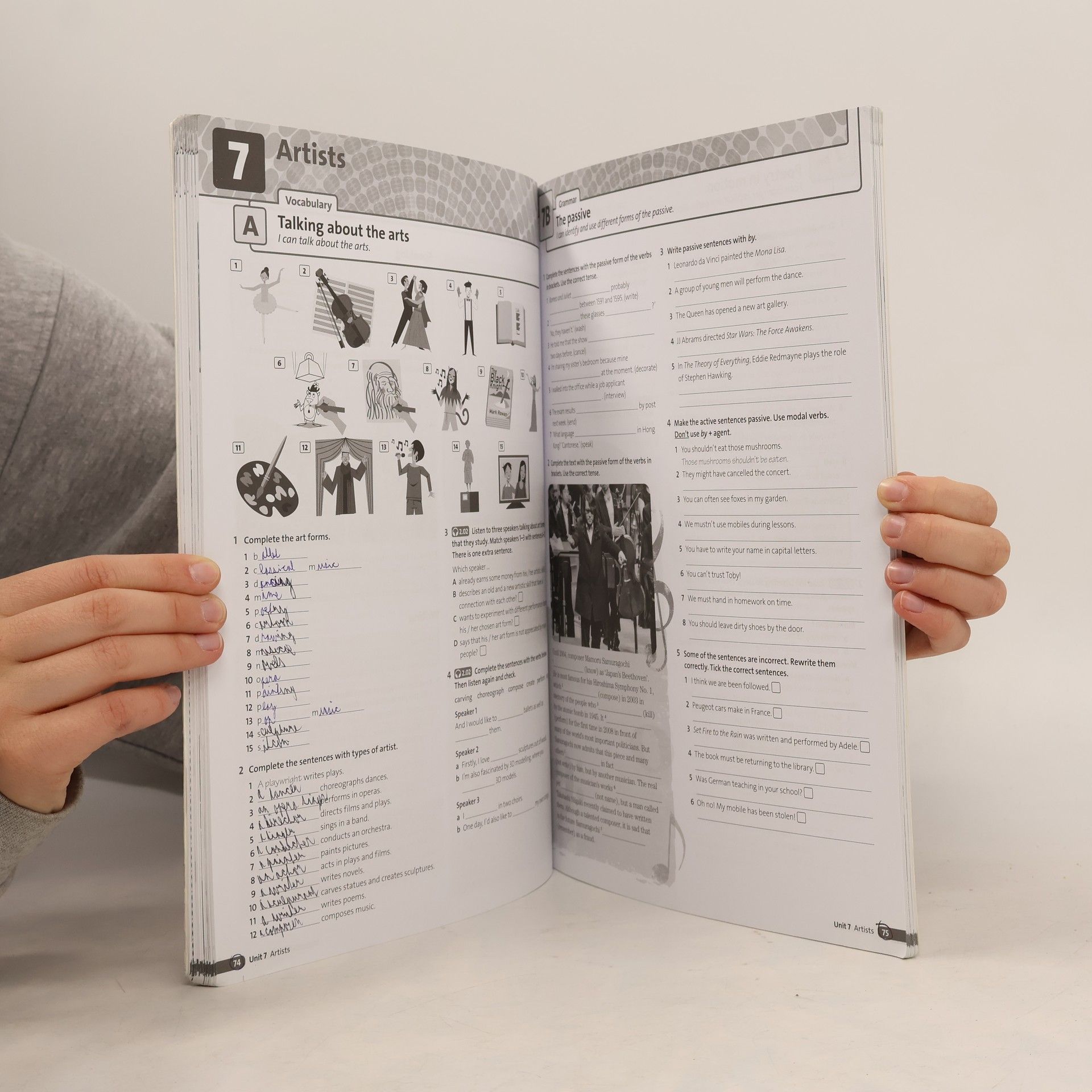 Kolektív autorov Maturita Solutions: Intermediate - Workbook