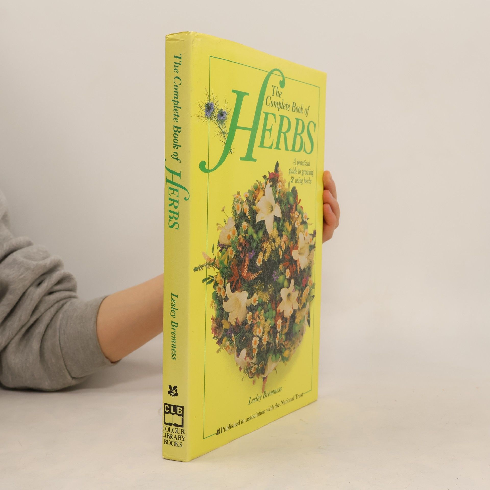 Lesley Bremness The Complete Book of Herbs