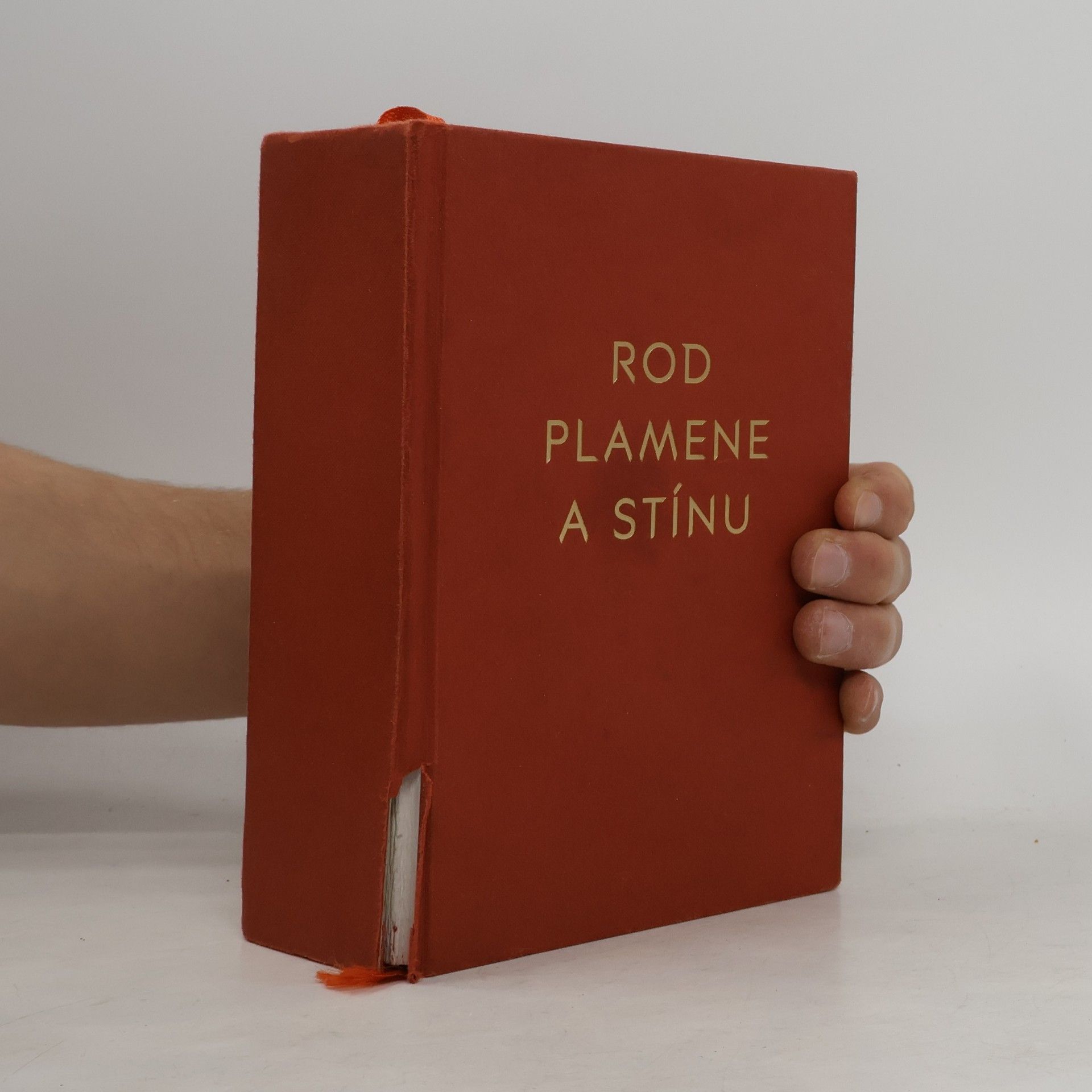 Sarah J. Maas Půlměsíční město. Rod plamene a stínu