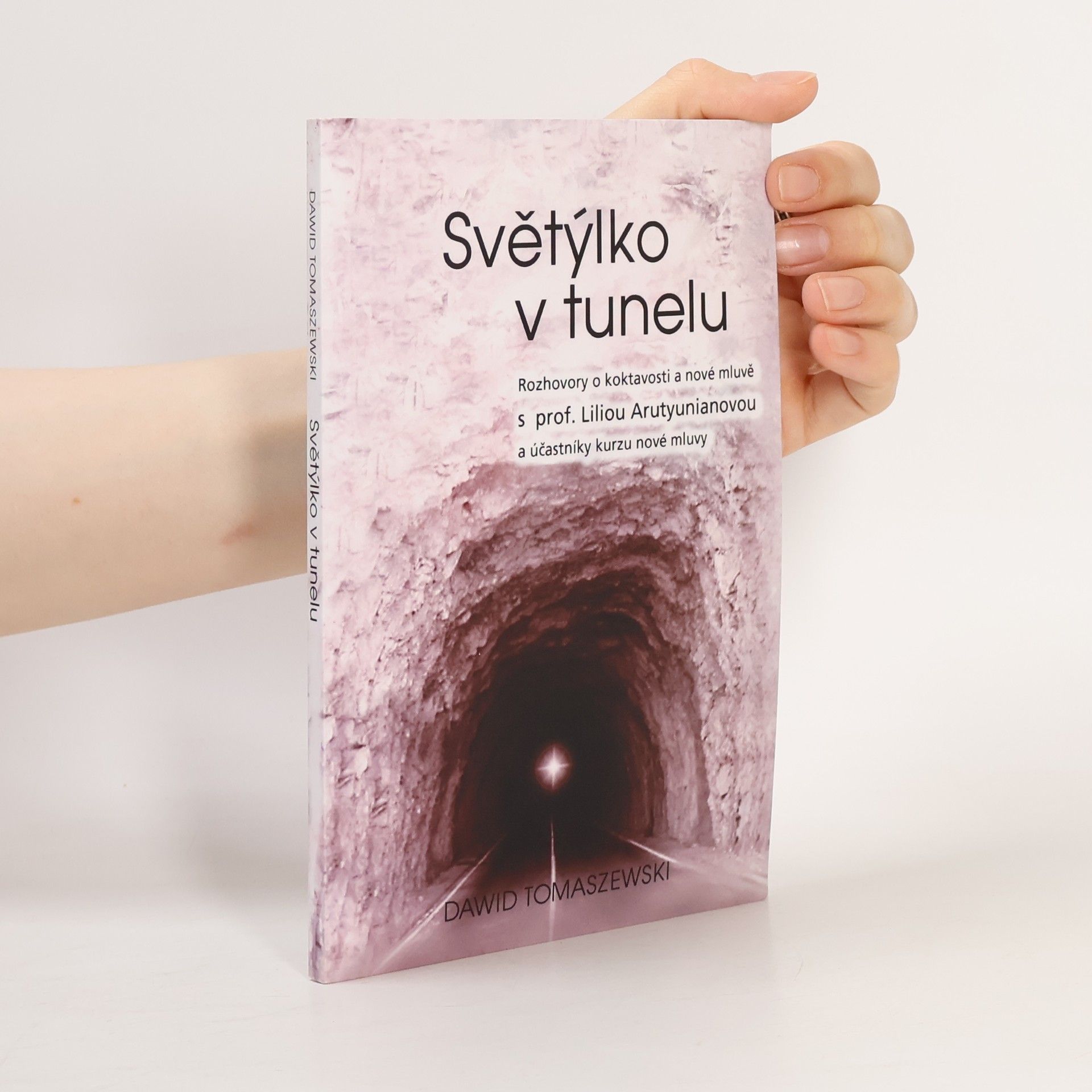 Dawid Tomaszewski Světýlko v tunelu : rozhovory o koktavosti a nové mluvě s prof. Liliou Arutyunianovou a účastníky kurzu nové mluvy
