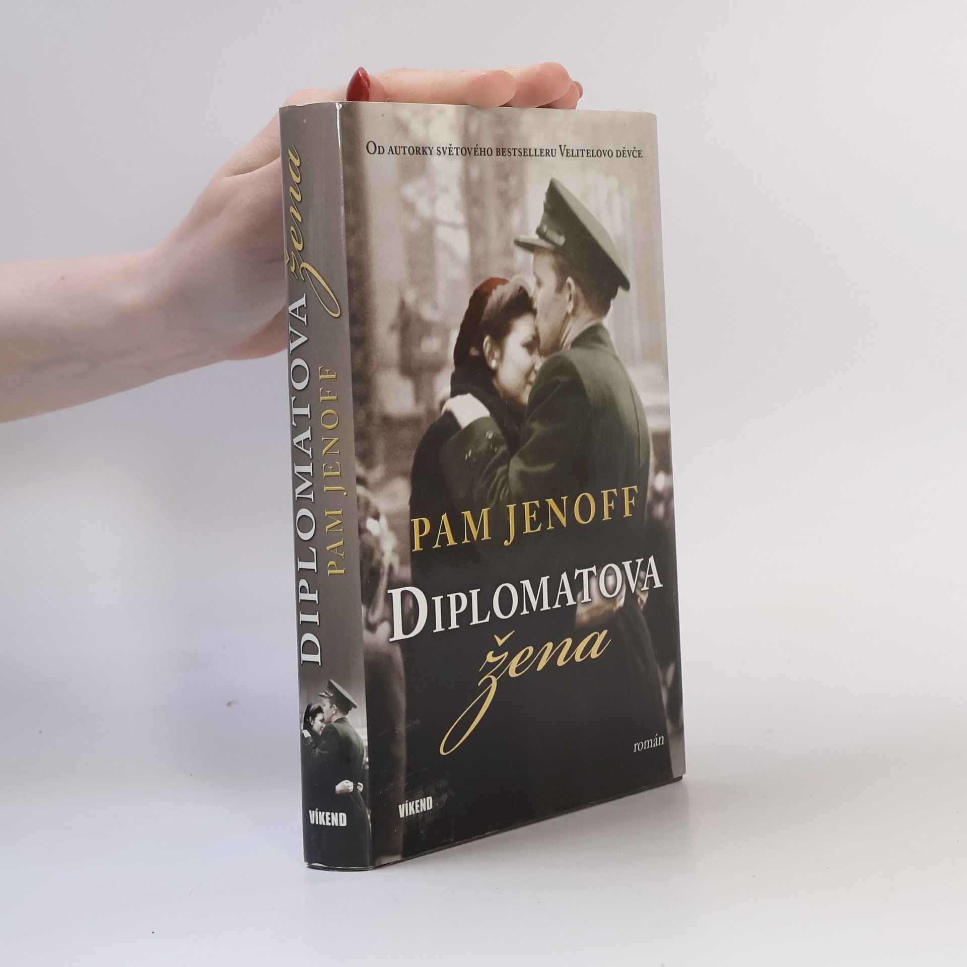 Pam Jenoff Diplomatova žena