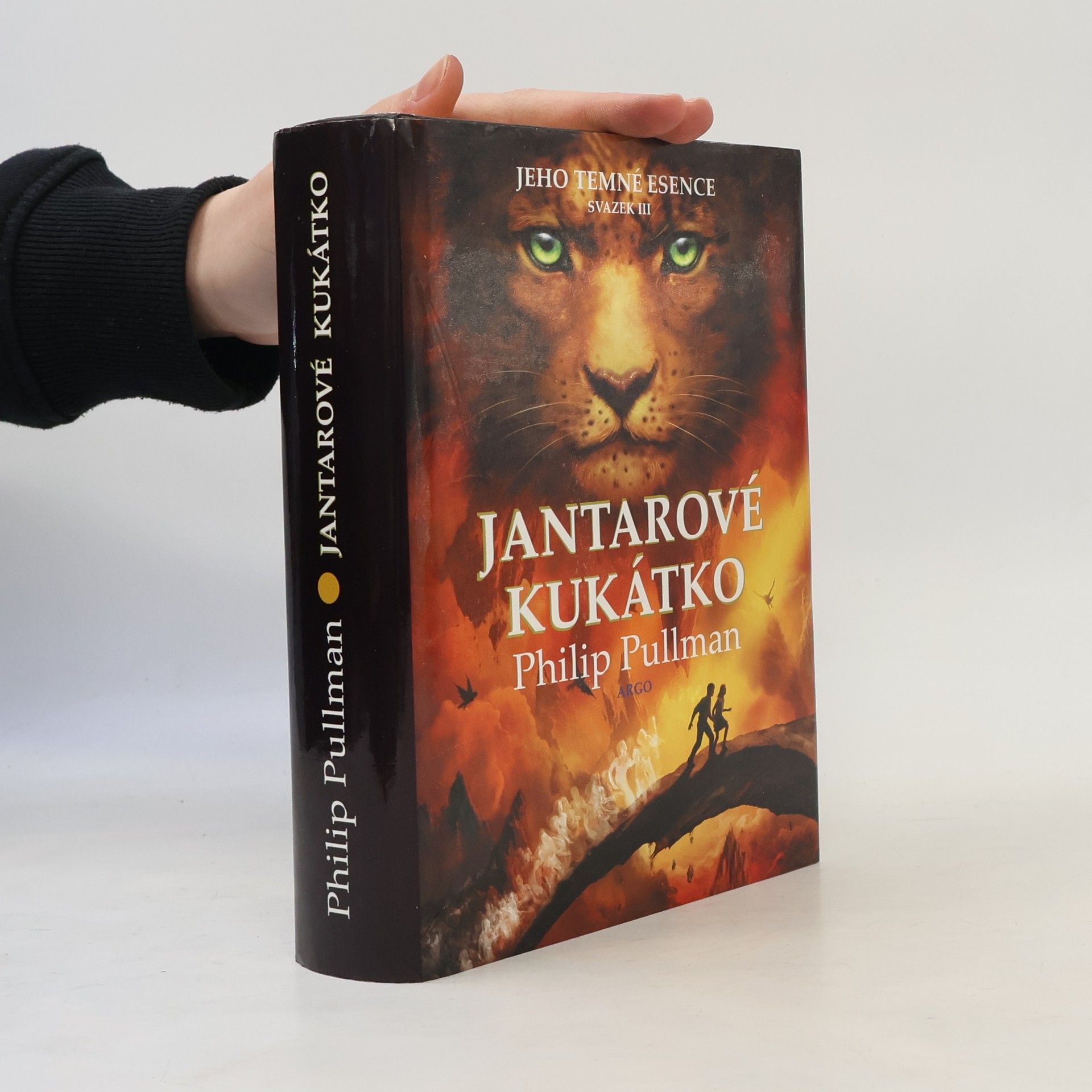 Philip Pullman Jeho temné esence. Svazek III, Jantarové kukátko