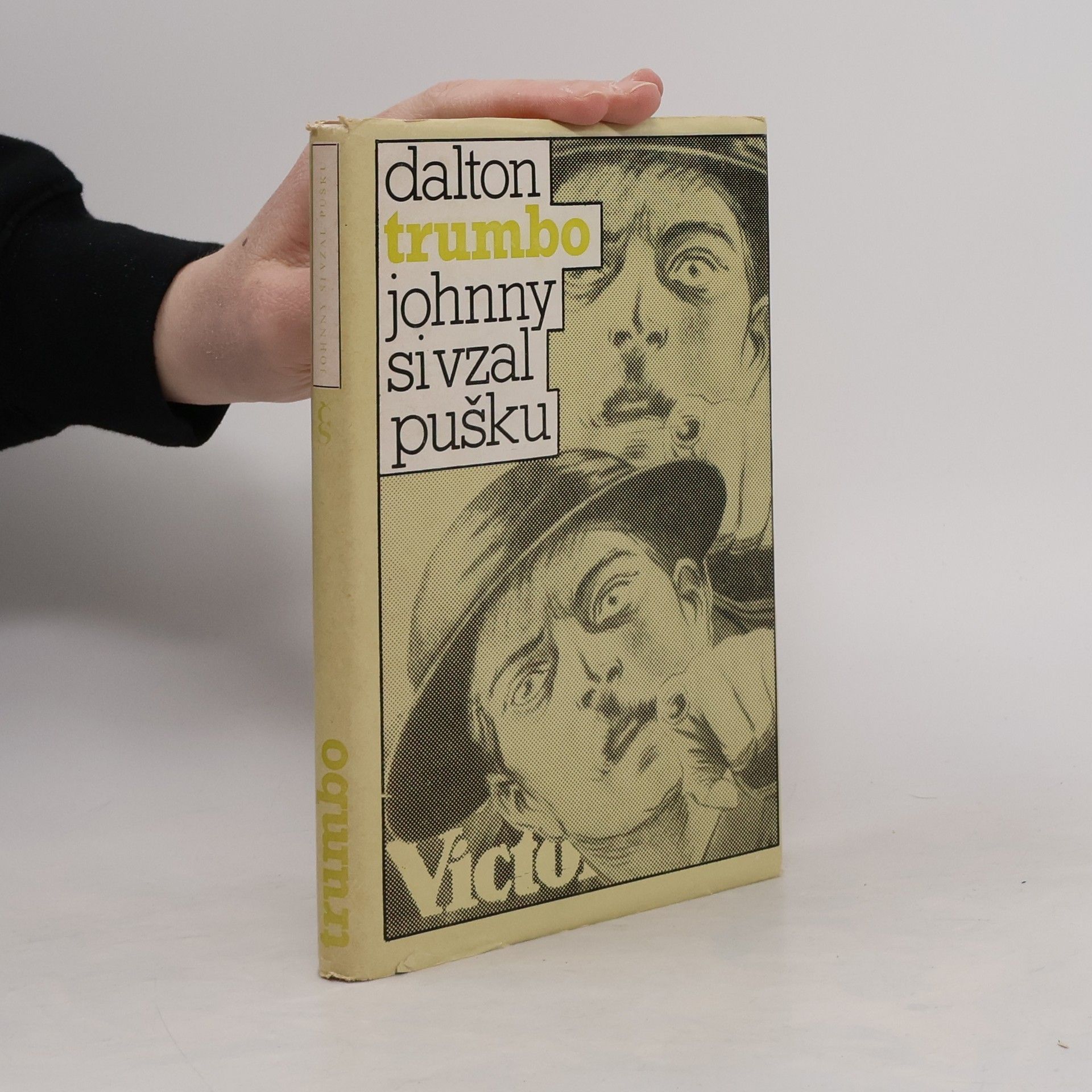 Dalton Trumbo Johnny si vzal pušku