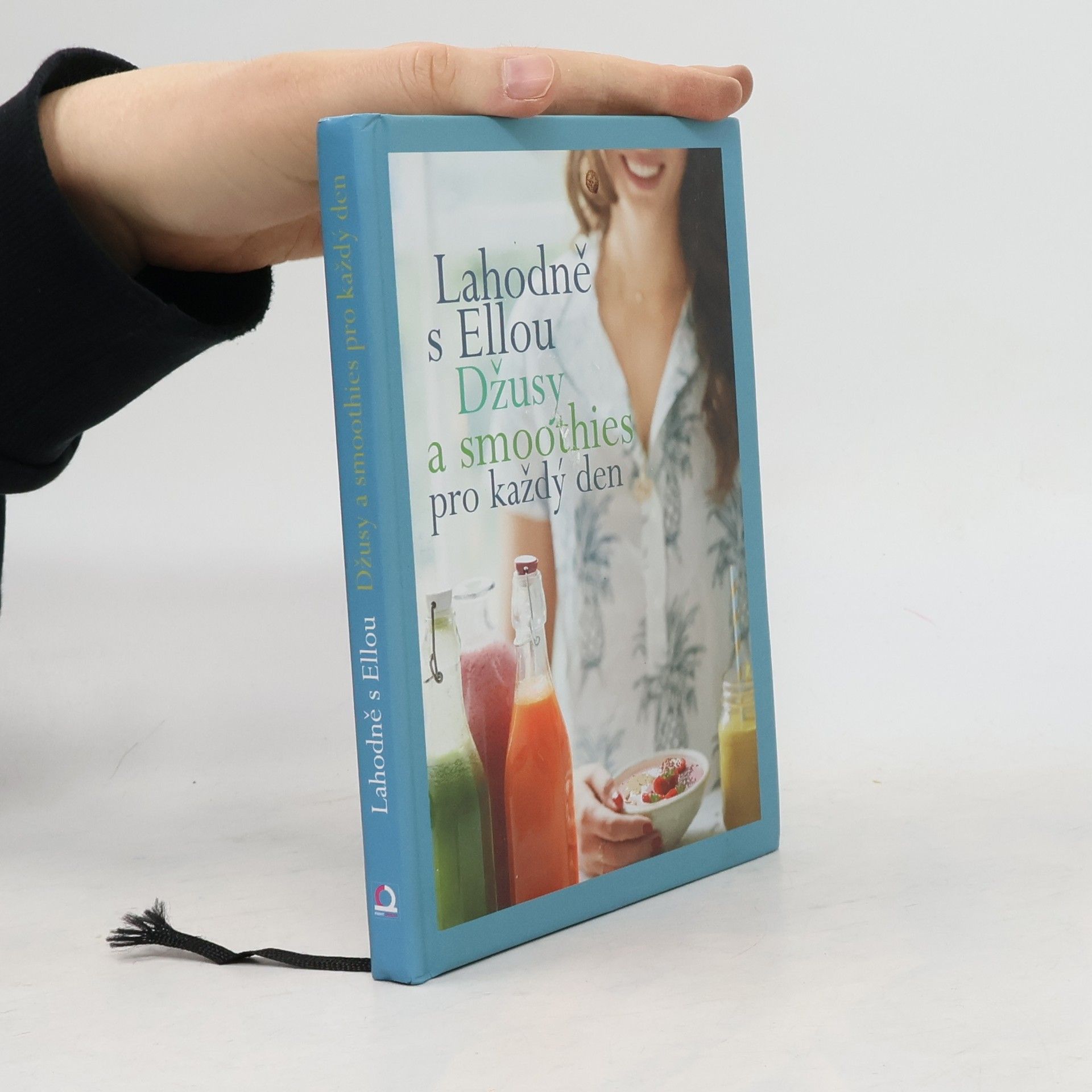 Ella Woodward Lahodně s Ellou. Džusy a smoothies pro každý den