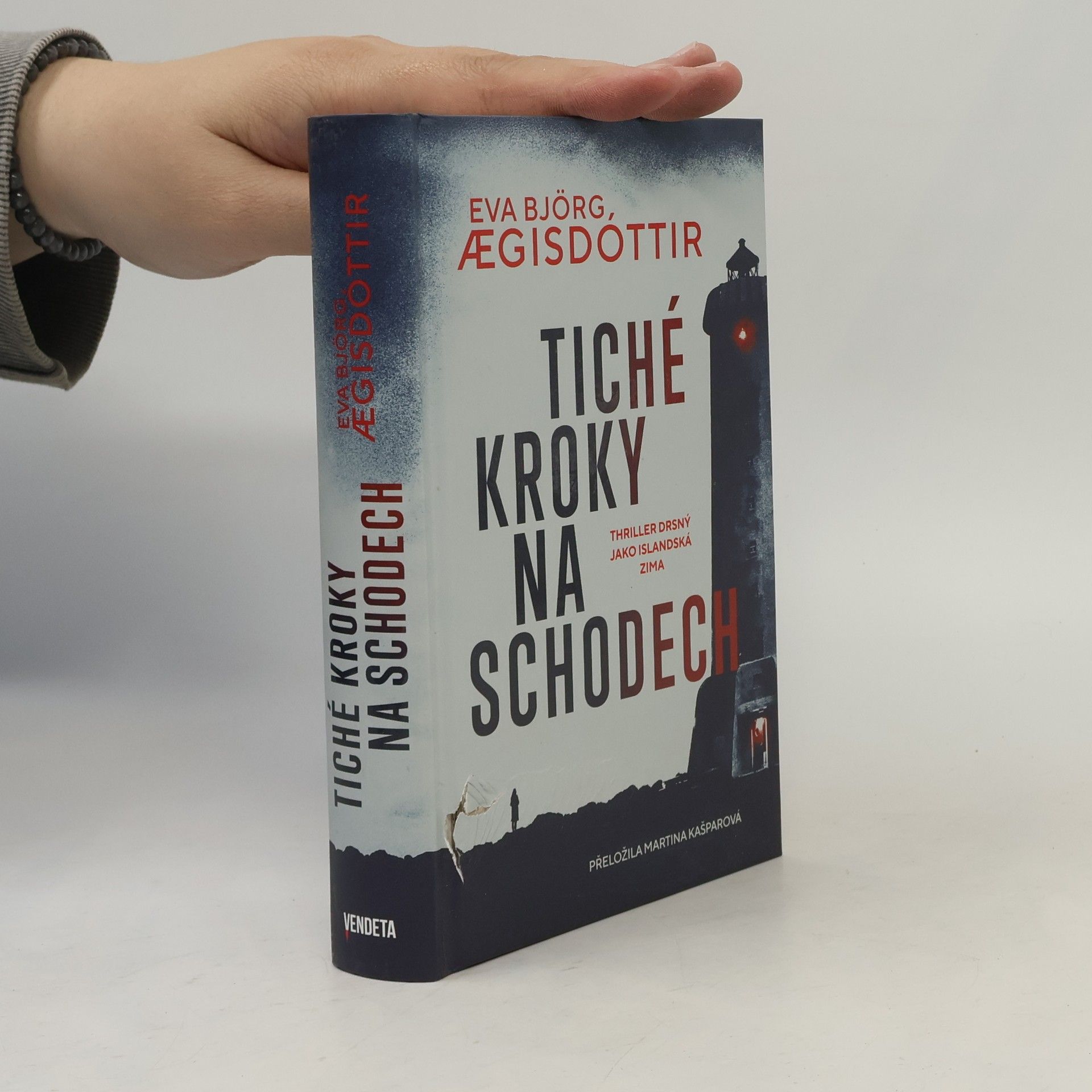 Tiché kroky na schodech