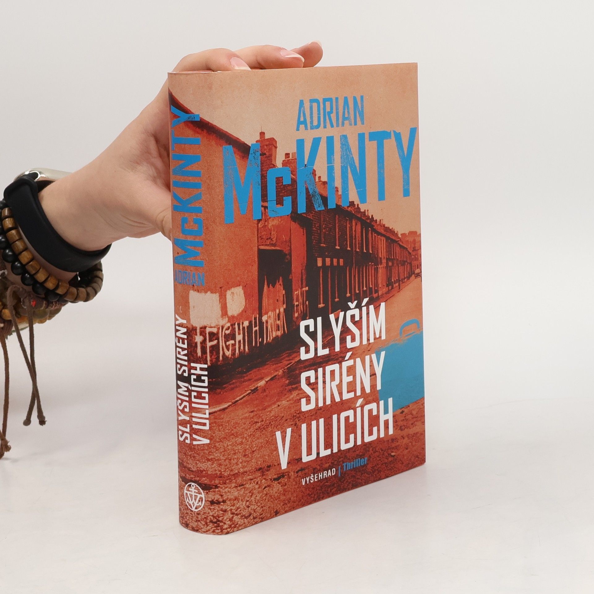 Adrian McKinty Slyším sirény v ulicích
