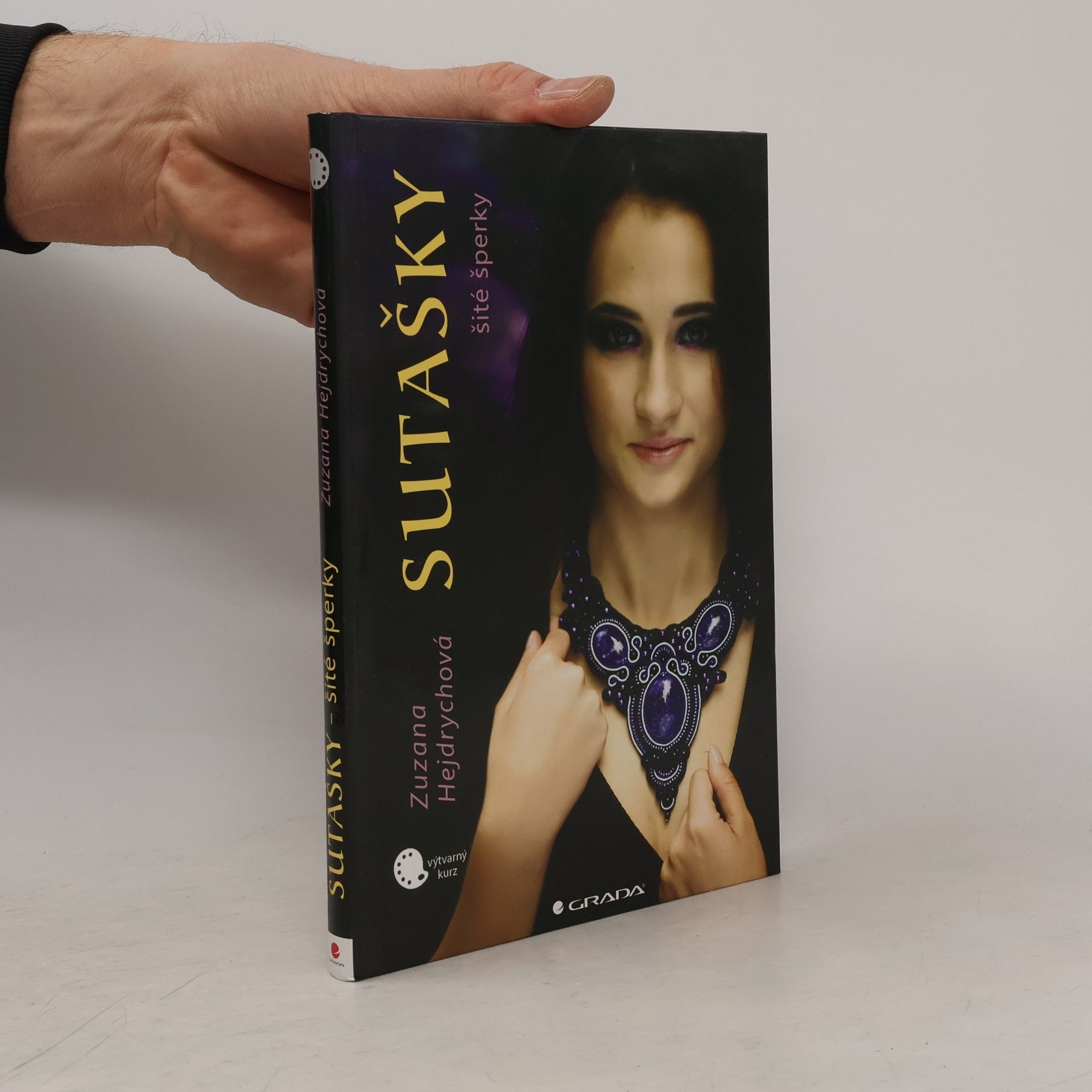 Zuzana Hejdrychová Sutašky : šité šperky