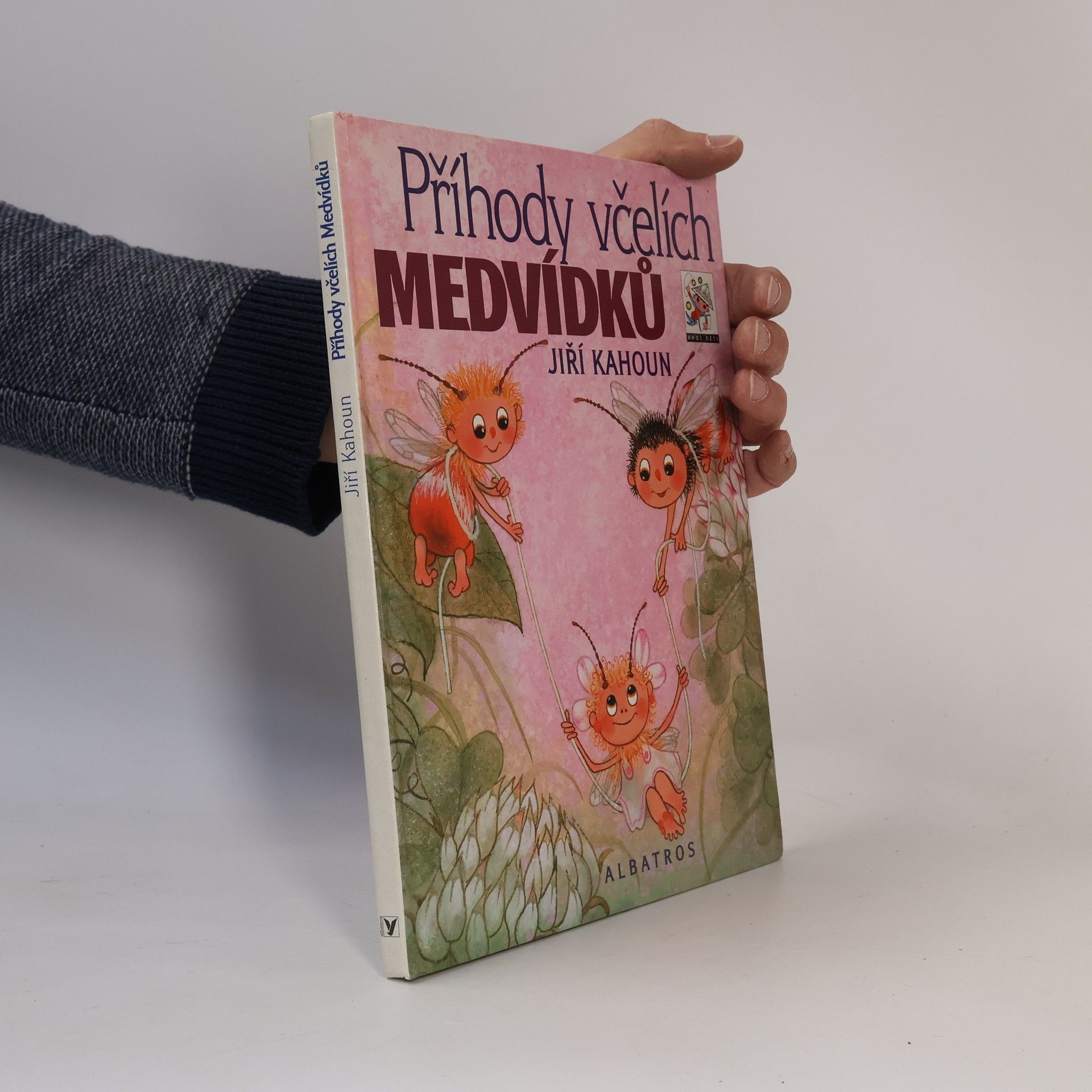 Jiří Kahoun Příhody včelích medvídků