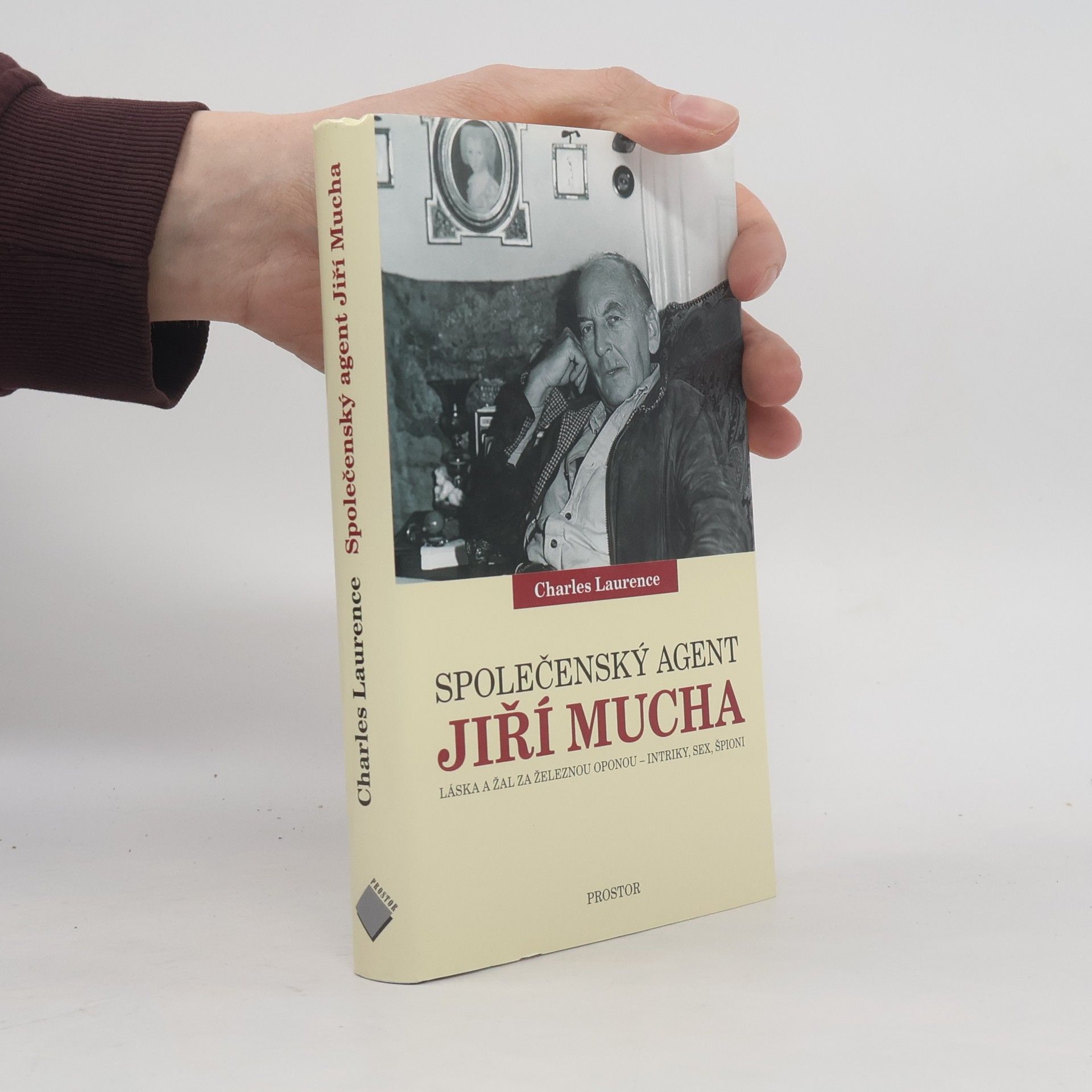 Charles Laurence Společenský agent Jiří Mucha