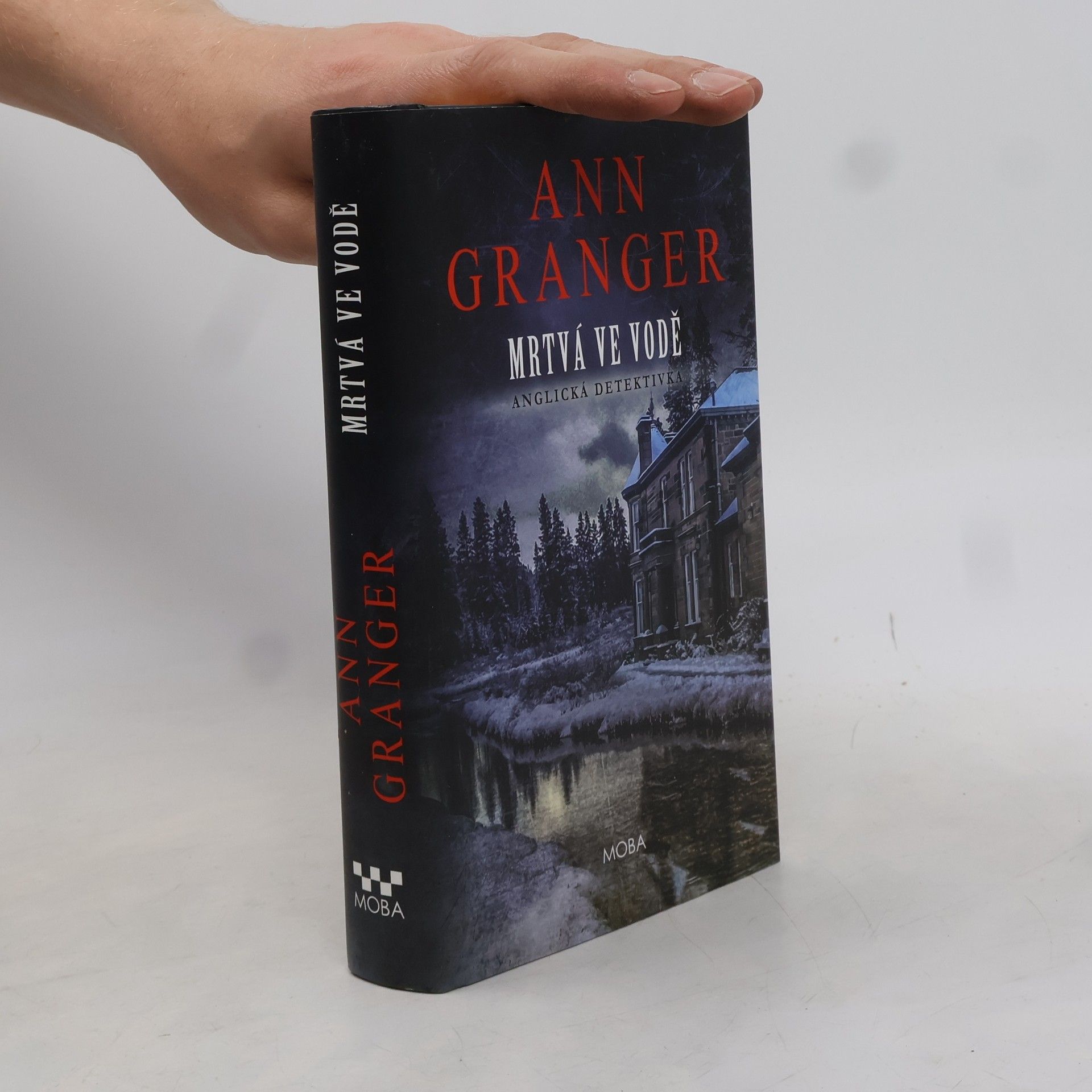 Ann Granger Mrtvá ve vodě (zvlněný přebal)