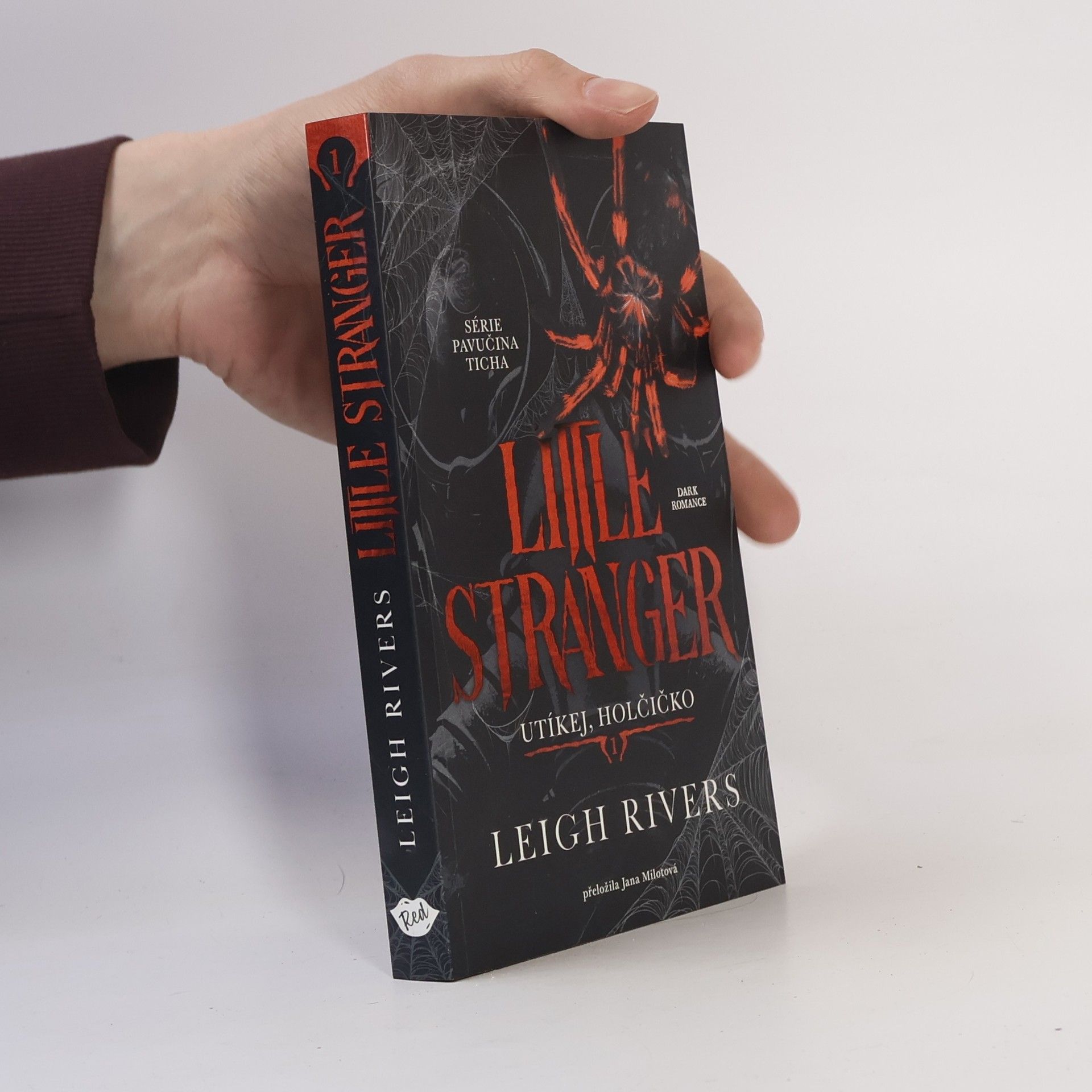 Leigh Rivers Little Stranger Utíkej, holčičko