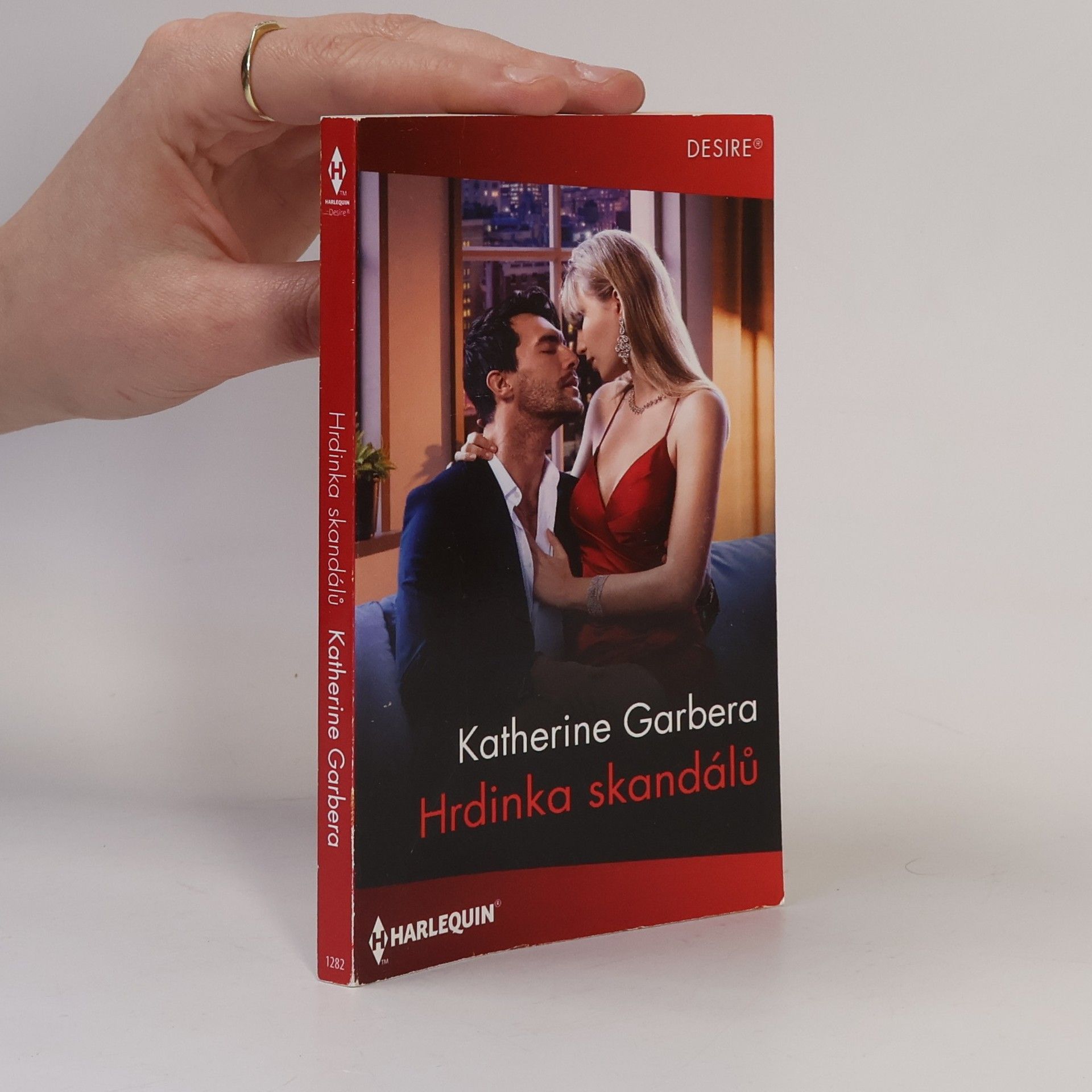 Katherine Garbera Hrdinka skandálů