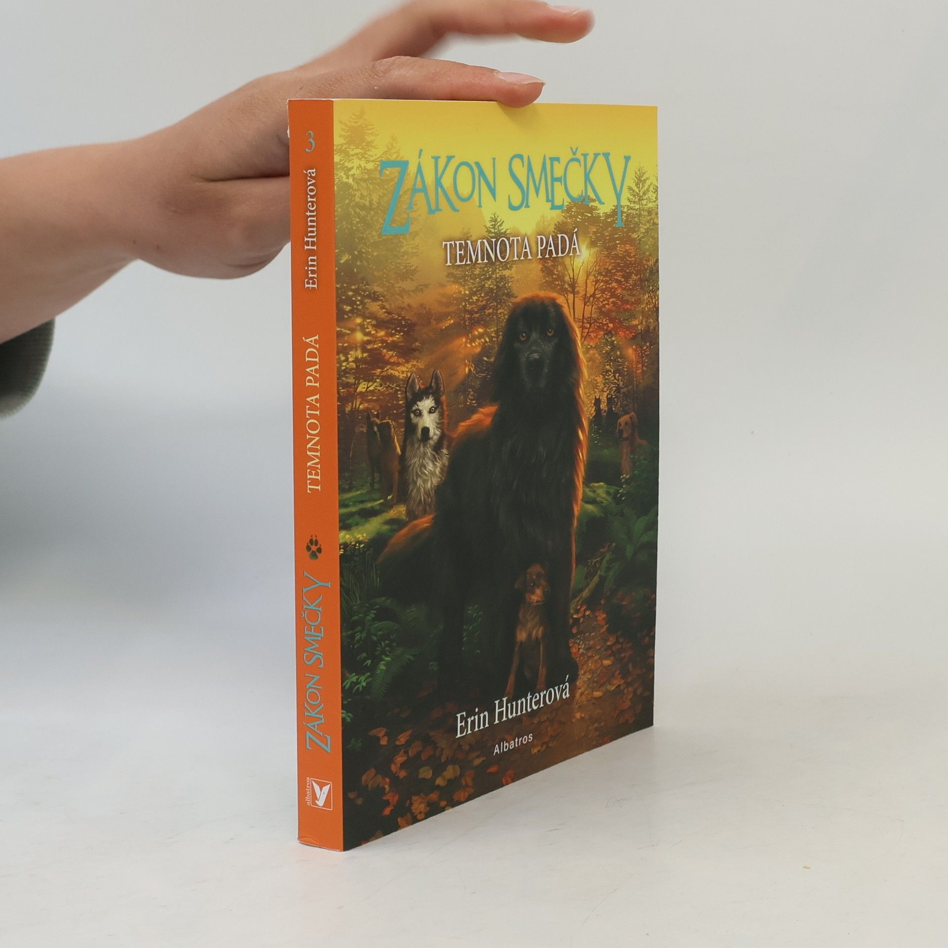 Erin Hunter Zákon smečky. Temnota padá