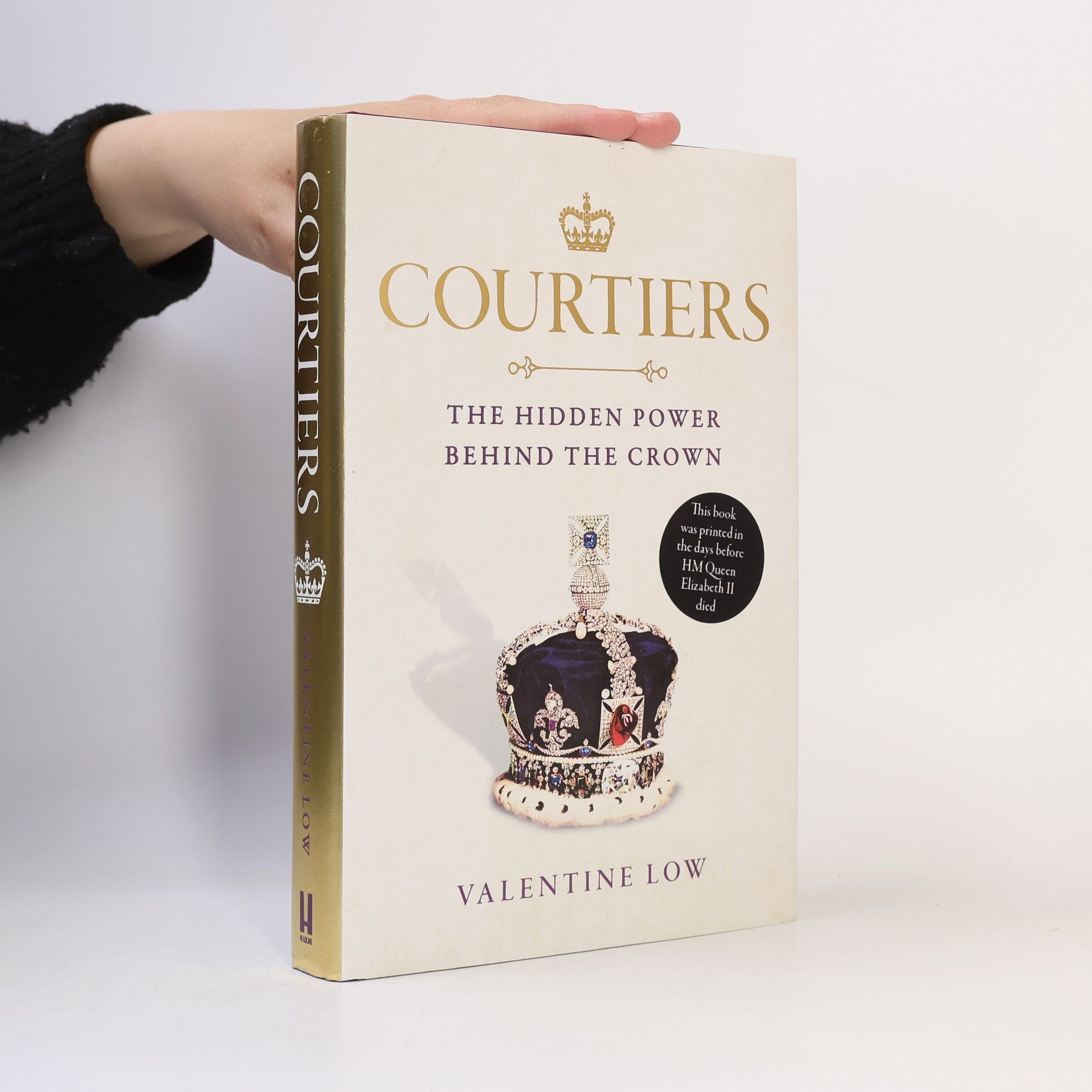 Valentine Low Courtiers : the hidden power behind the crown