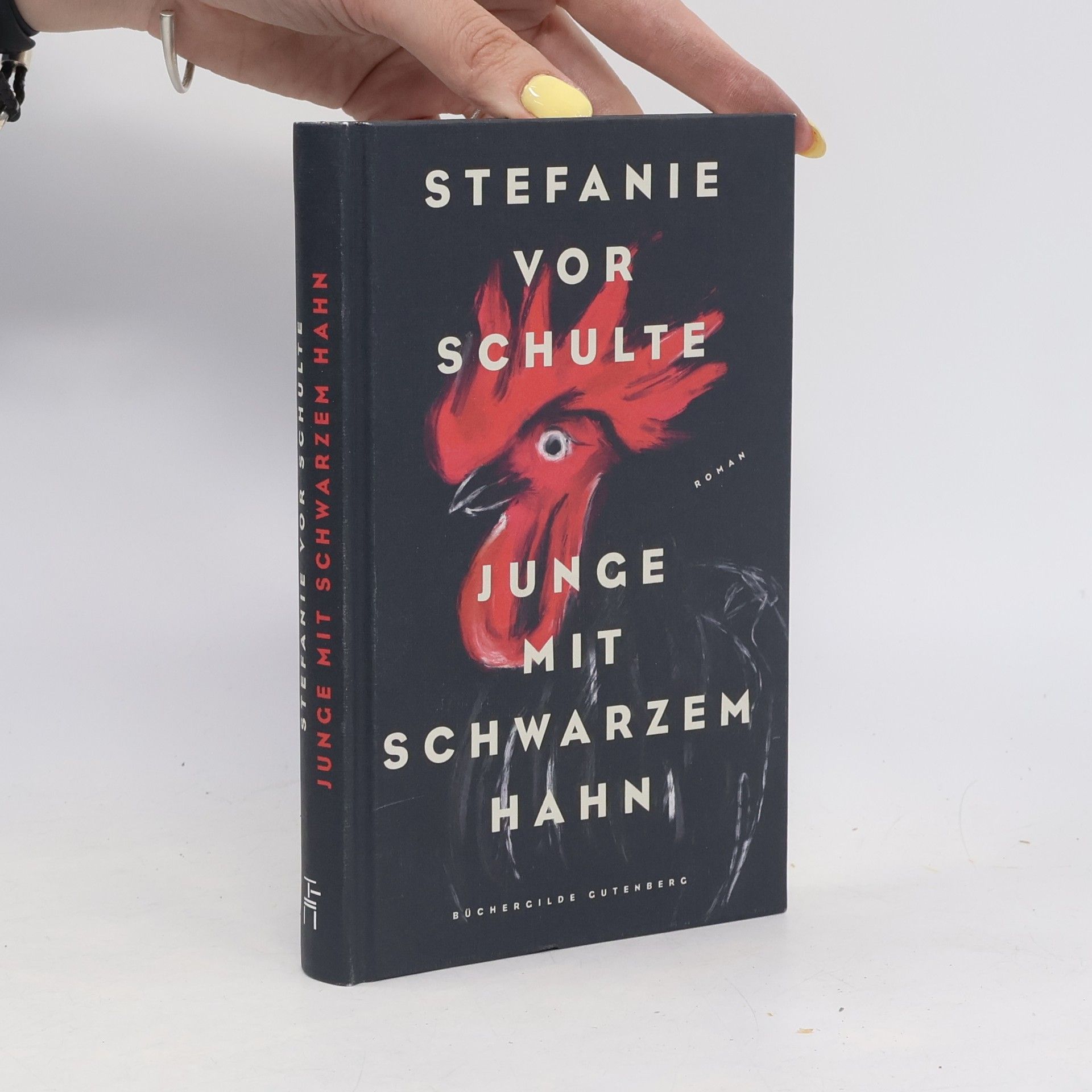 Stefanie vor Schulte Junge mit schwarzem Hahn