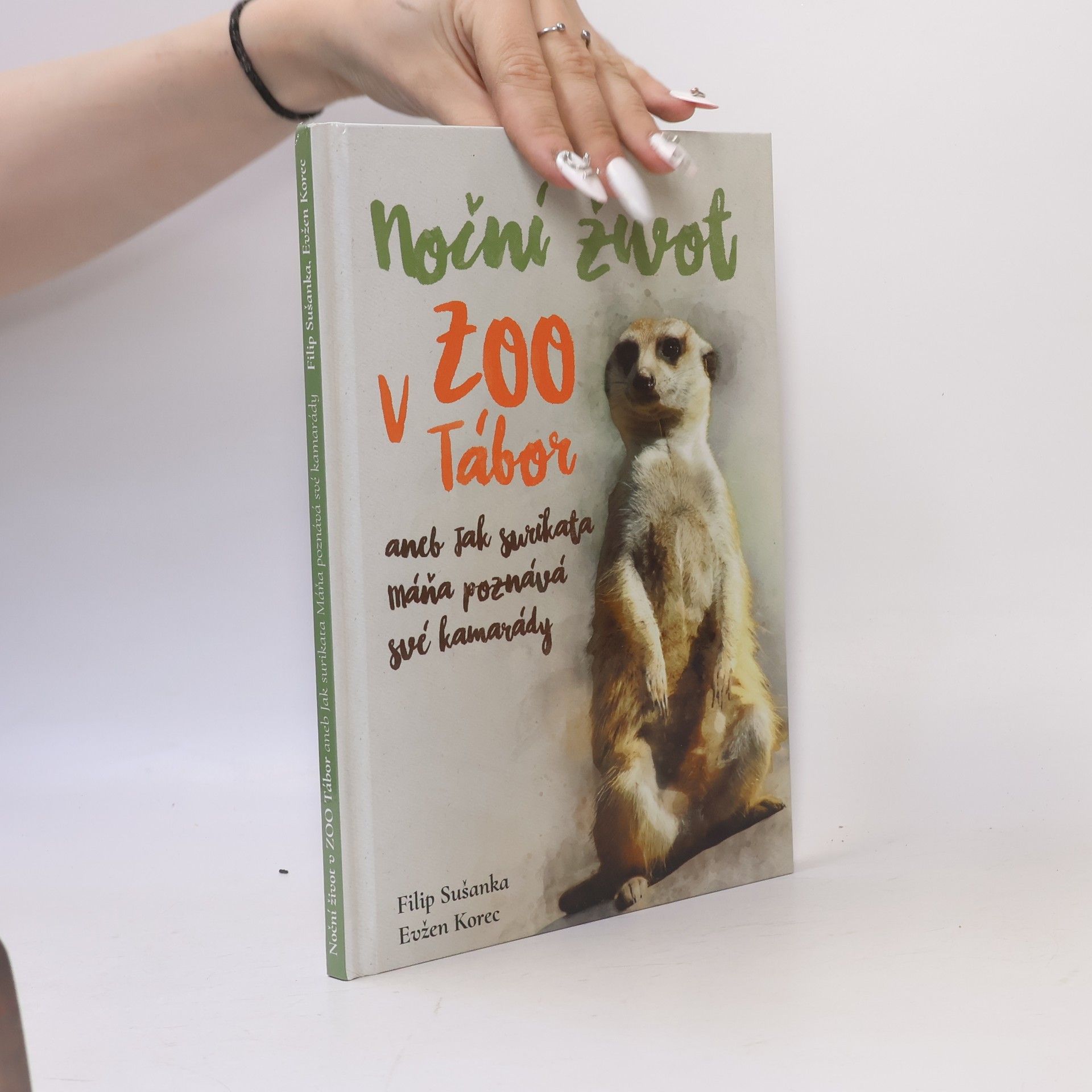 Filip Sušanka Noční život v ZOO Tábor, aneb, Jak surikata Máňa poznává své kamarády