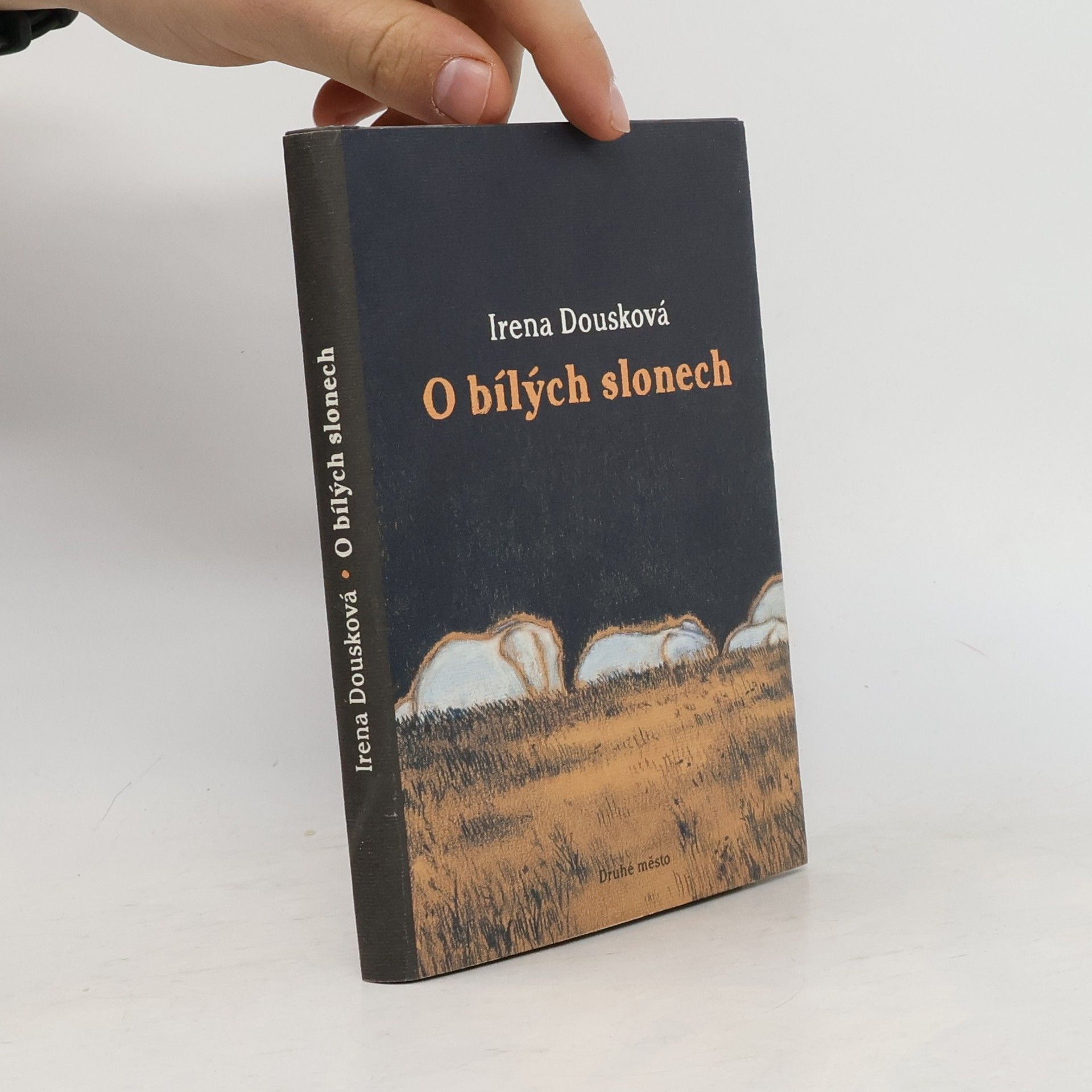 Irena Dousková O bílých slonech