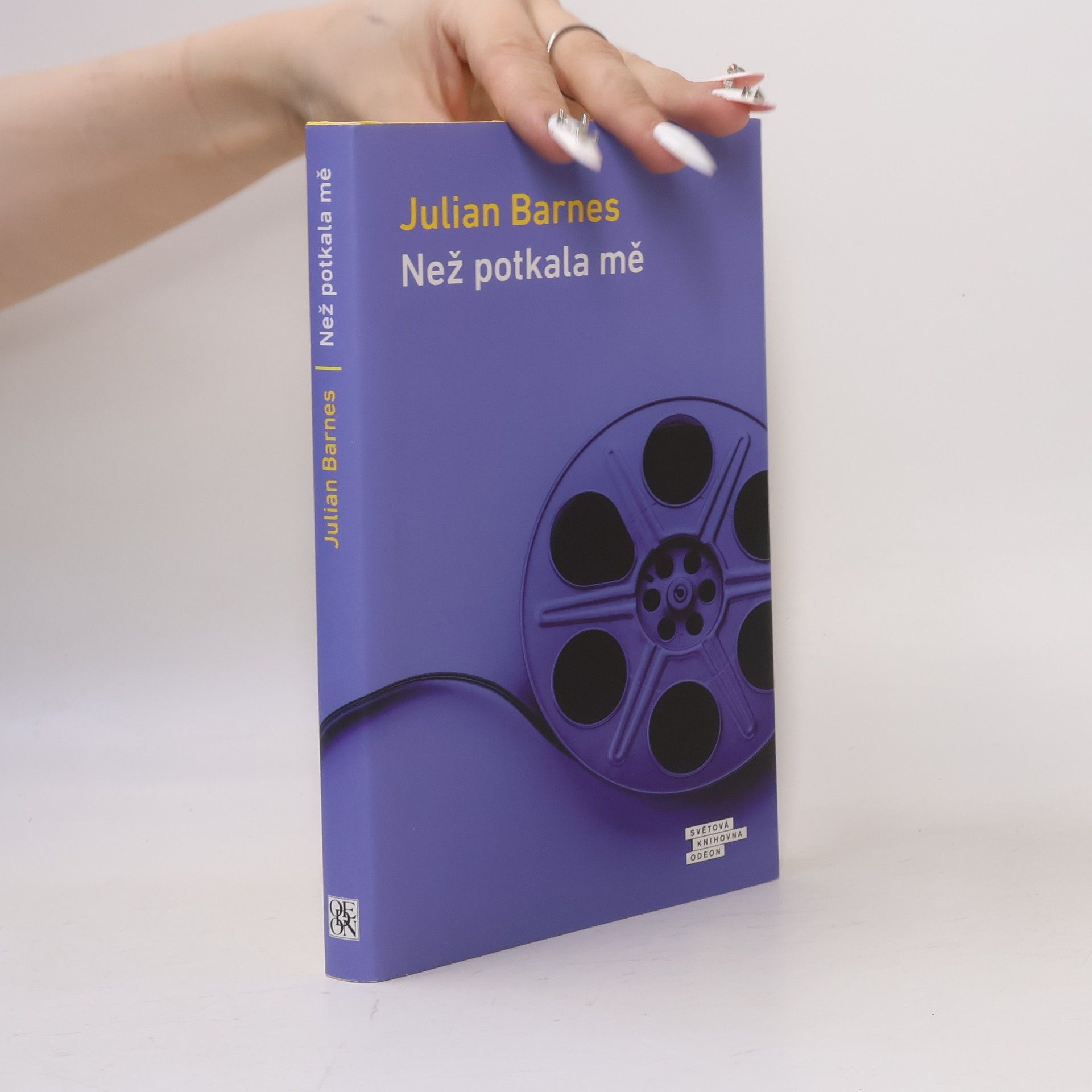 Julian Barnes Než potkala mě