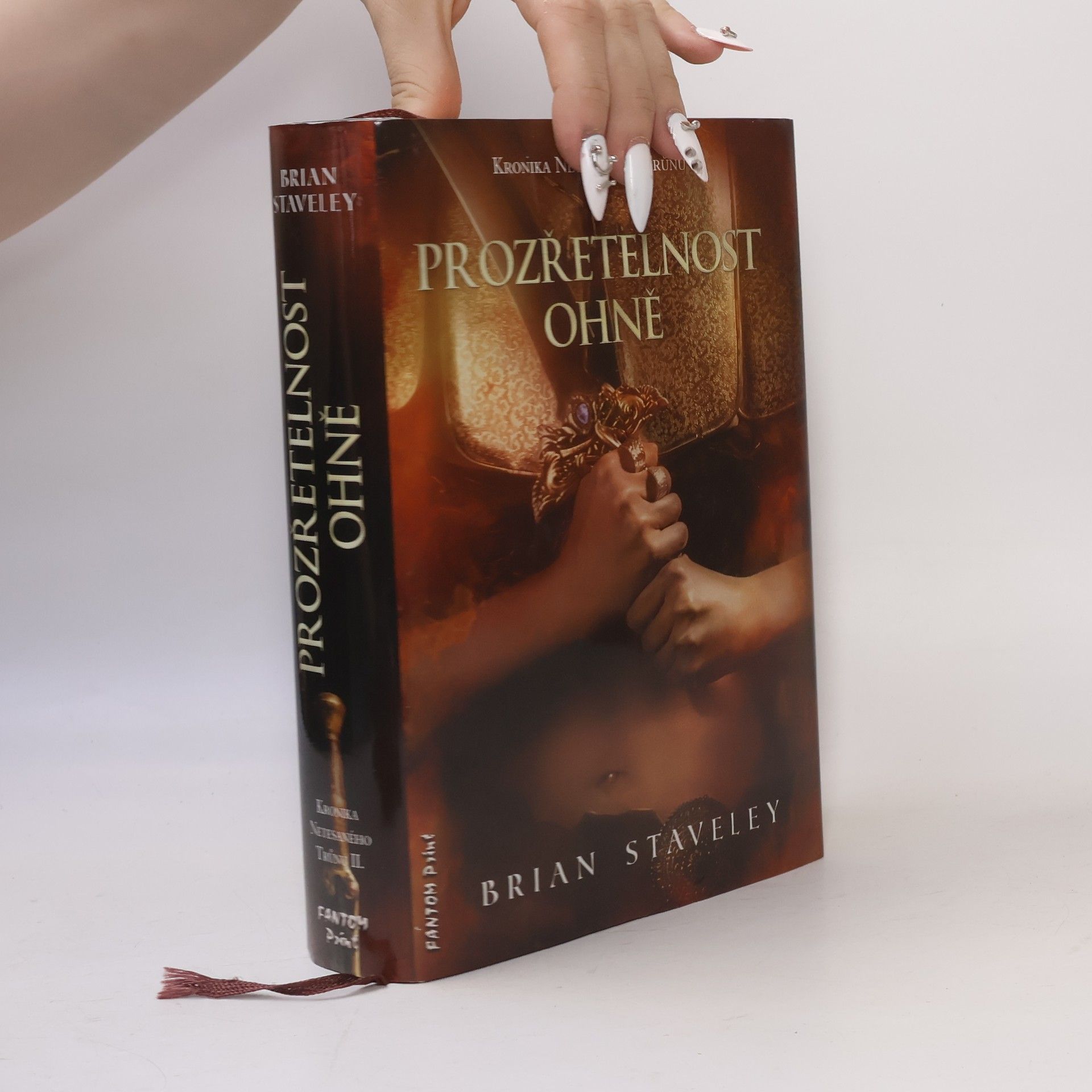Brian Staveley Prozřetelnost ohně. Kronika netesaného trůnu. Díl 2.