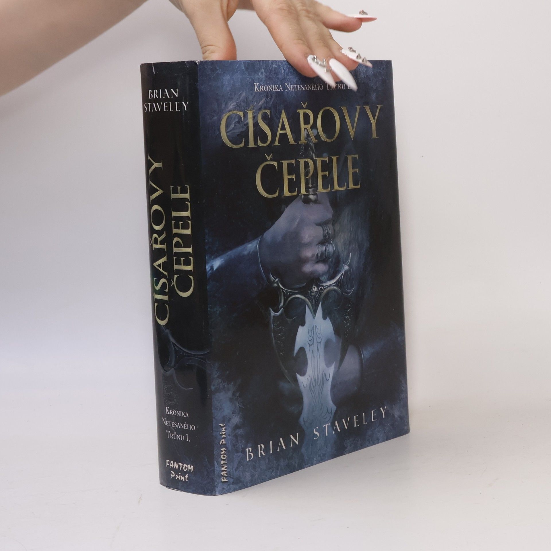 Brian Staveley Císařovy čepele. Kronika netesaného trůnu. Díl 1.