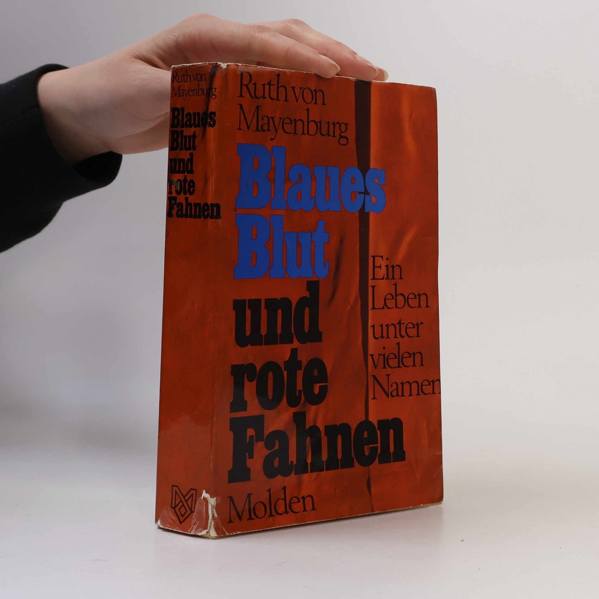 Blaues Blut und rote Fahnen