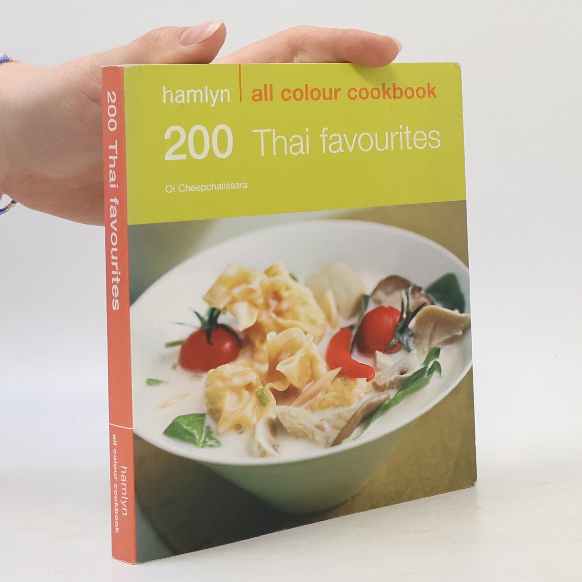 Oi Cheepchaiissara 200 Thai favourites