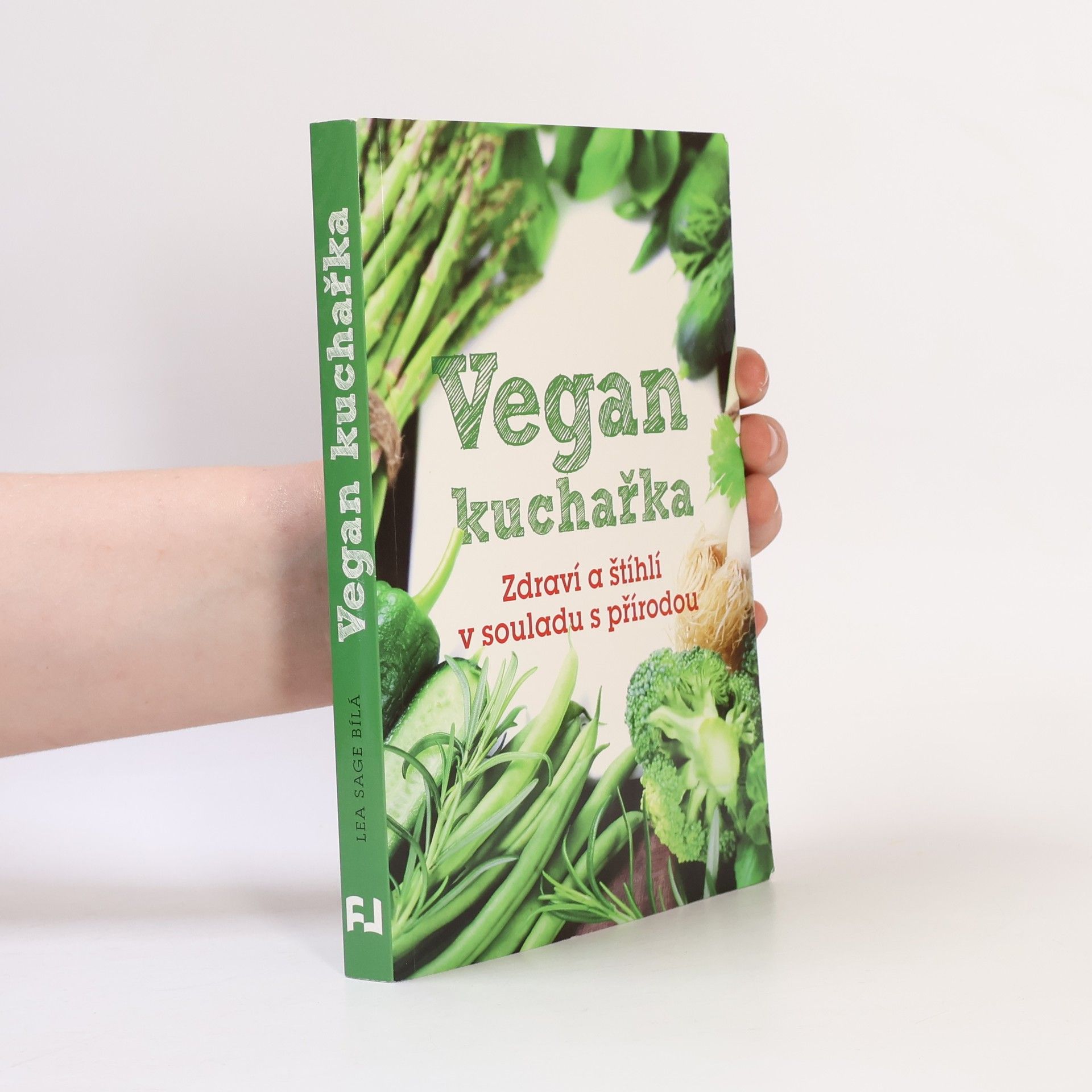 Lea Sage Bílá Vegan kuchařka: Zdraví a štíhlí v souladu s přírodou