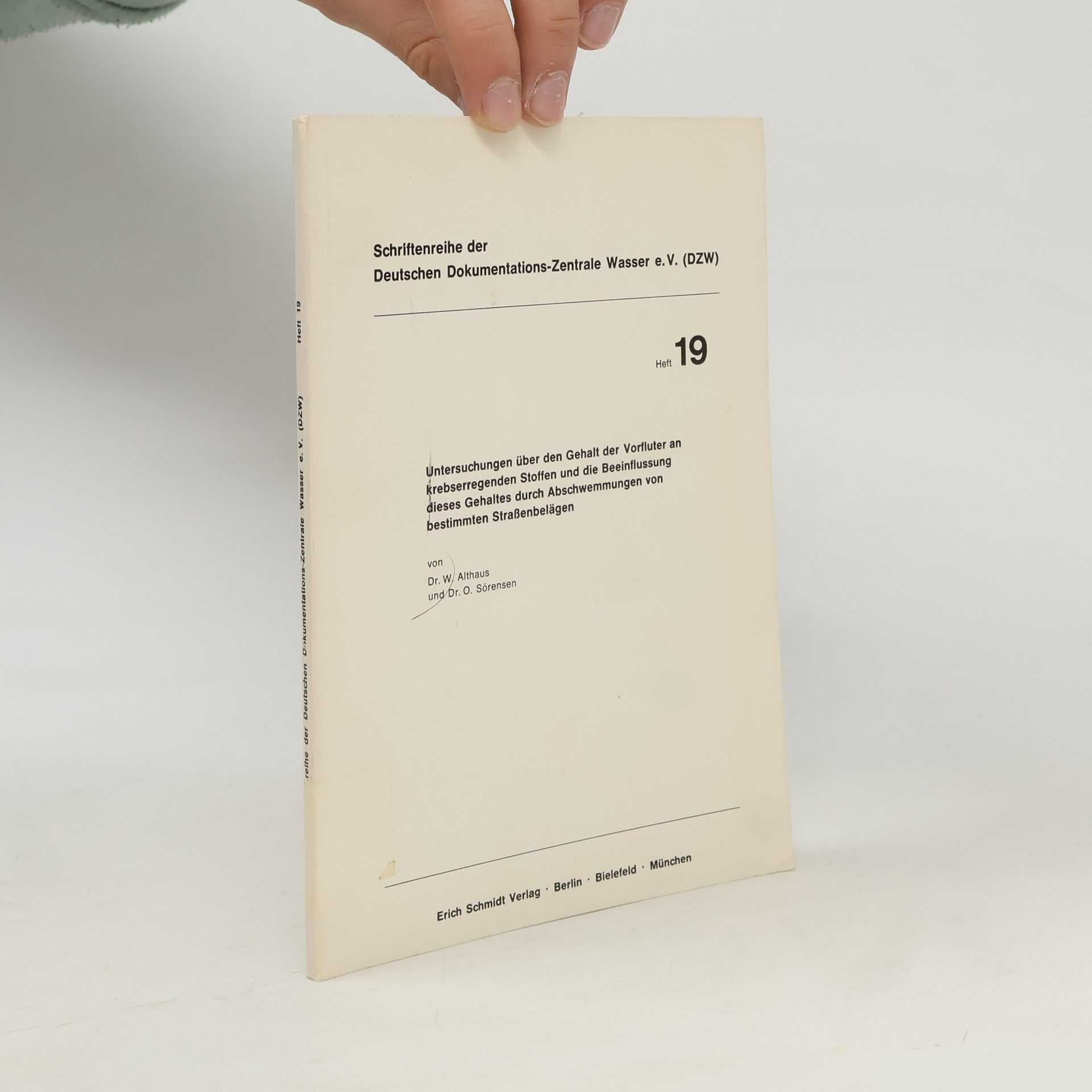 Dr. O. Sörensen Untersuchungen über den Gehalt der Vorfluter an krebserregenden Stoffen und die Beeinflussung dieses Gehaltes durch Abschwemmungen von bestimmten Straßenbelägen