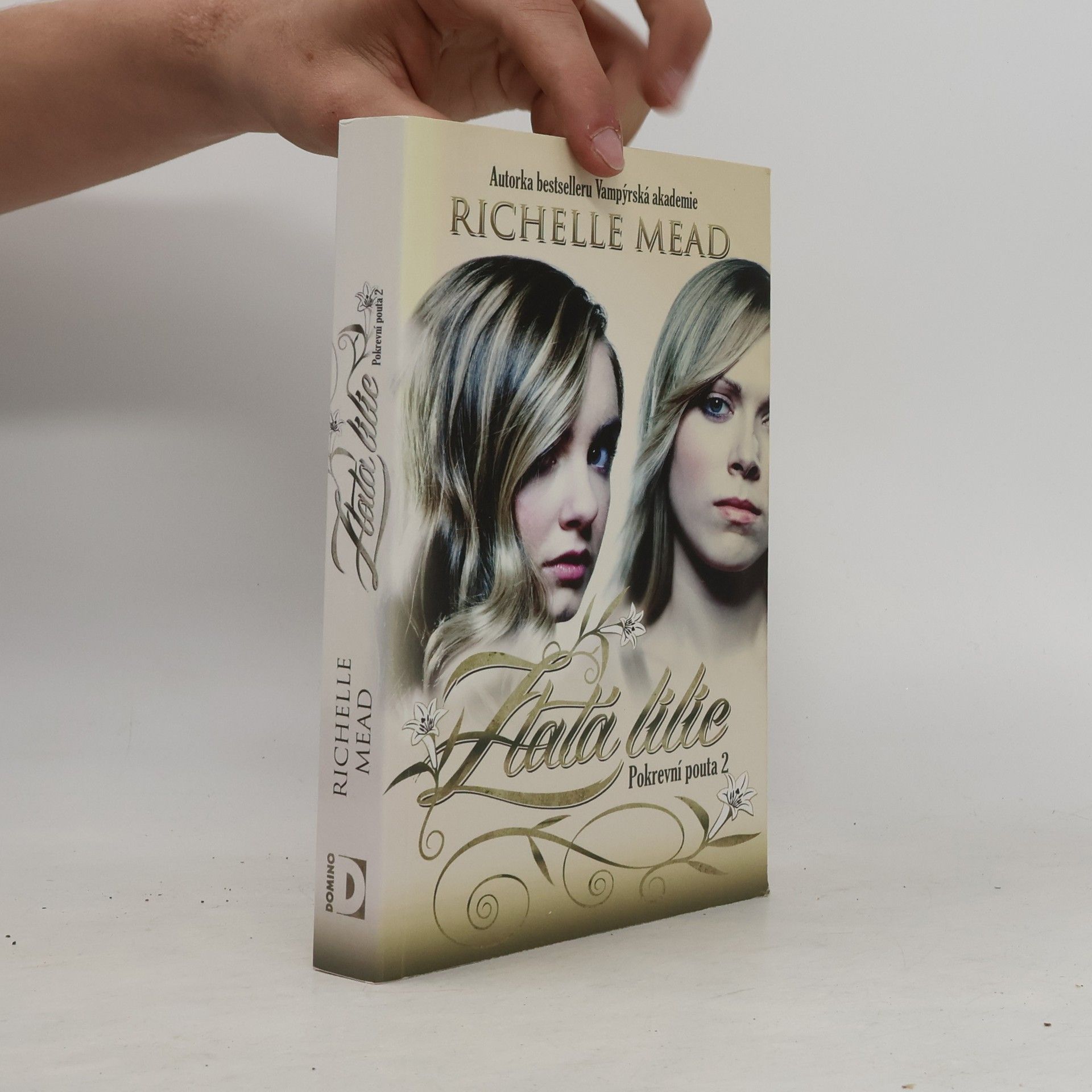 Richelle Mead Pokrevní pouta. 2, Zlatá lilie