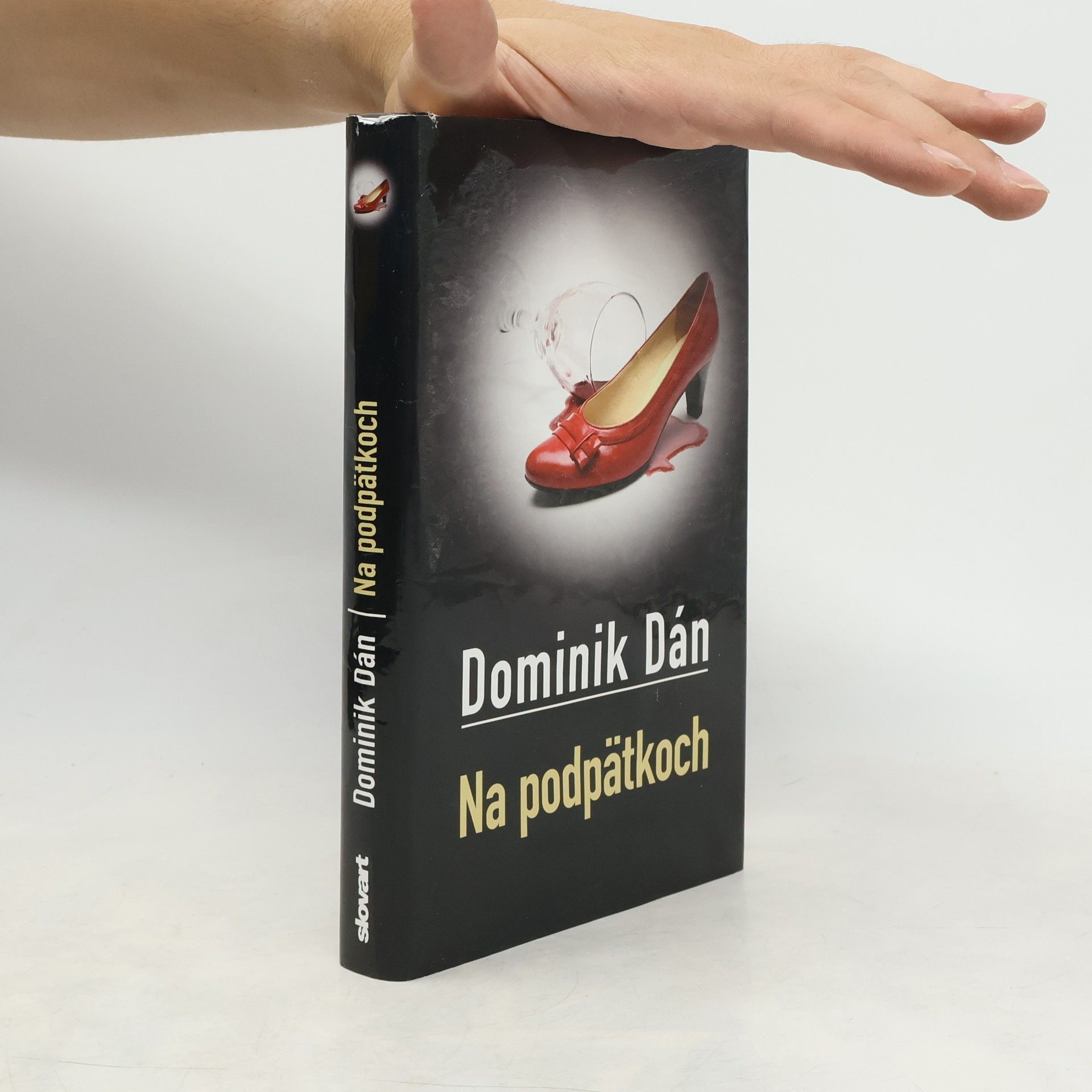 Dominik Dán Na podpätkoch