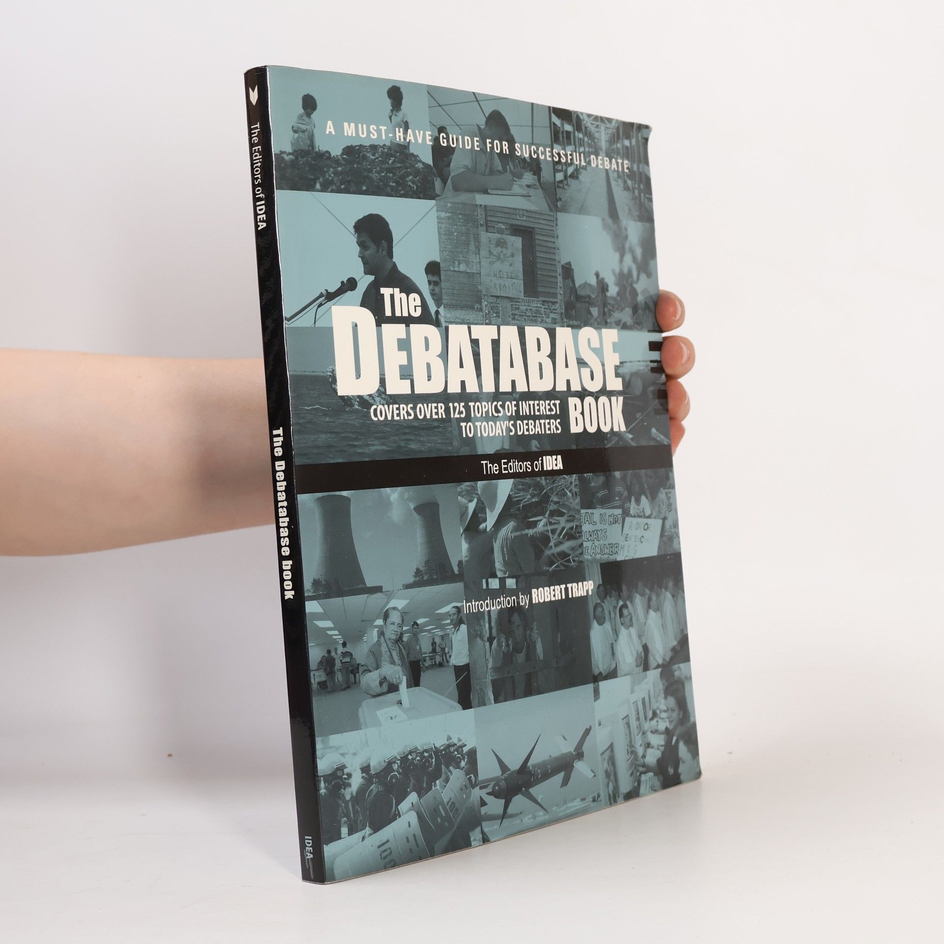 Kolektiv autorů Debatabase book a must-have guide for successful debate