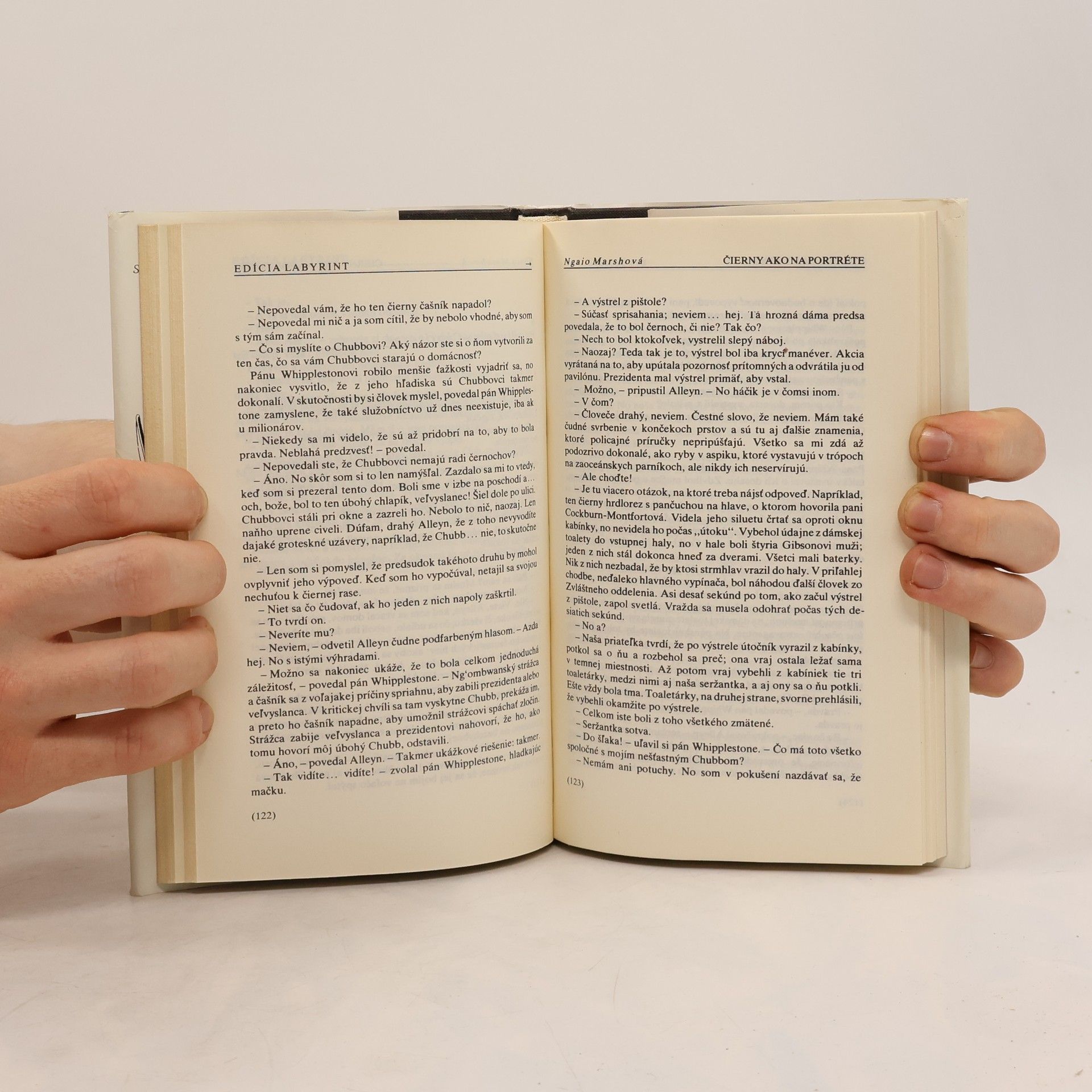 Ngaio Marsh Čierny ako na portréte