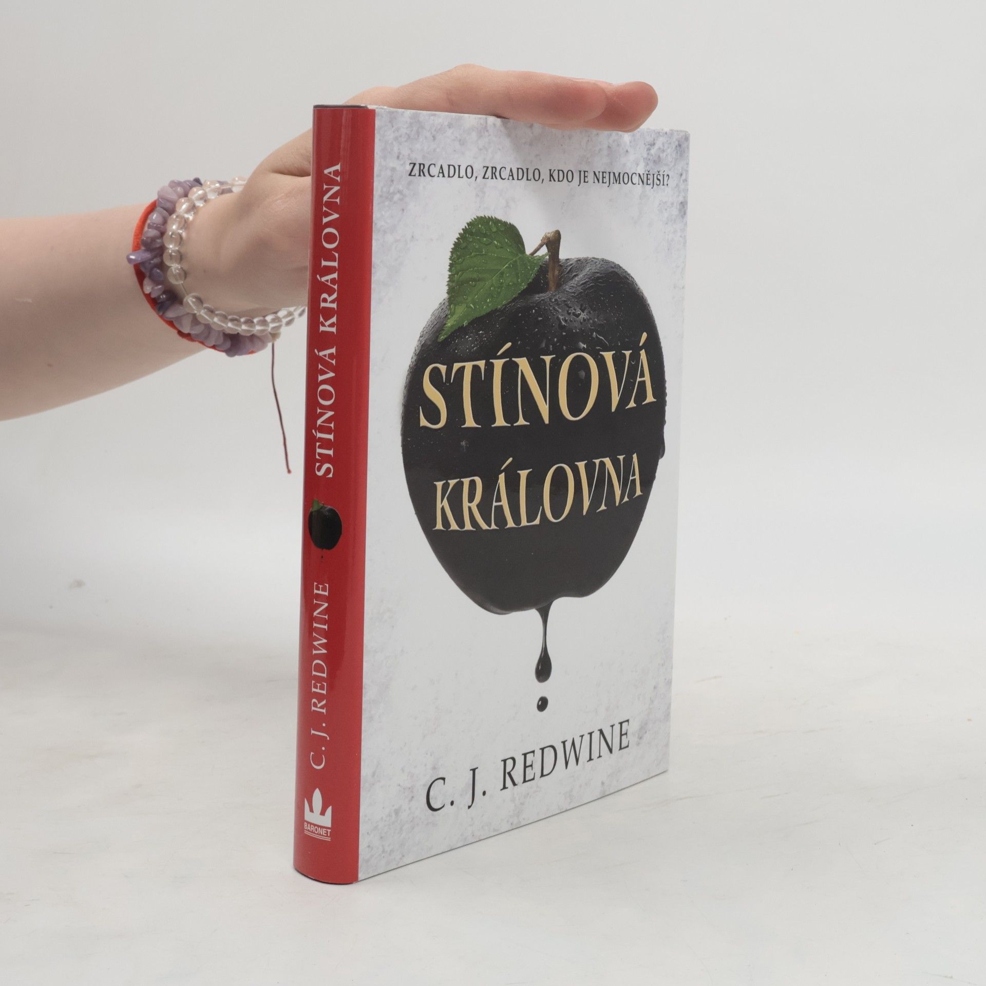 C. J. Redwine Stínová královna