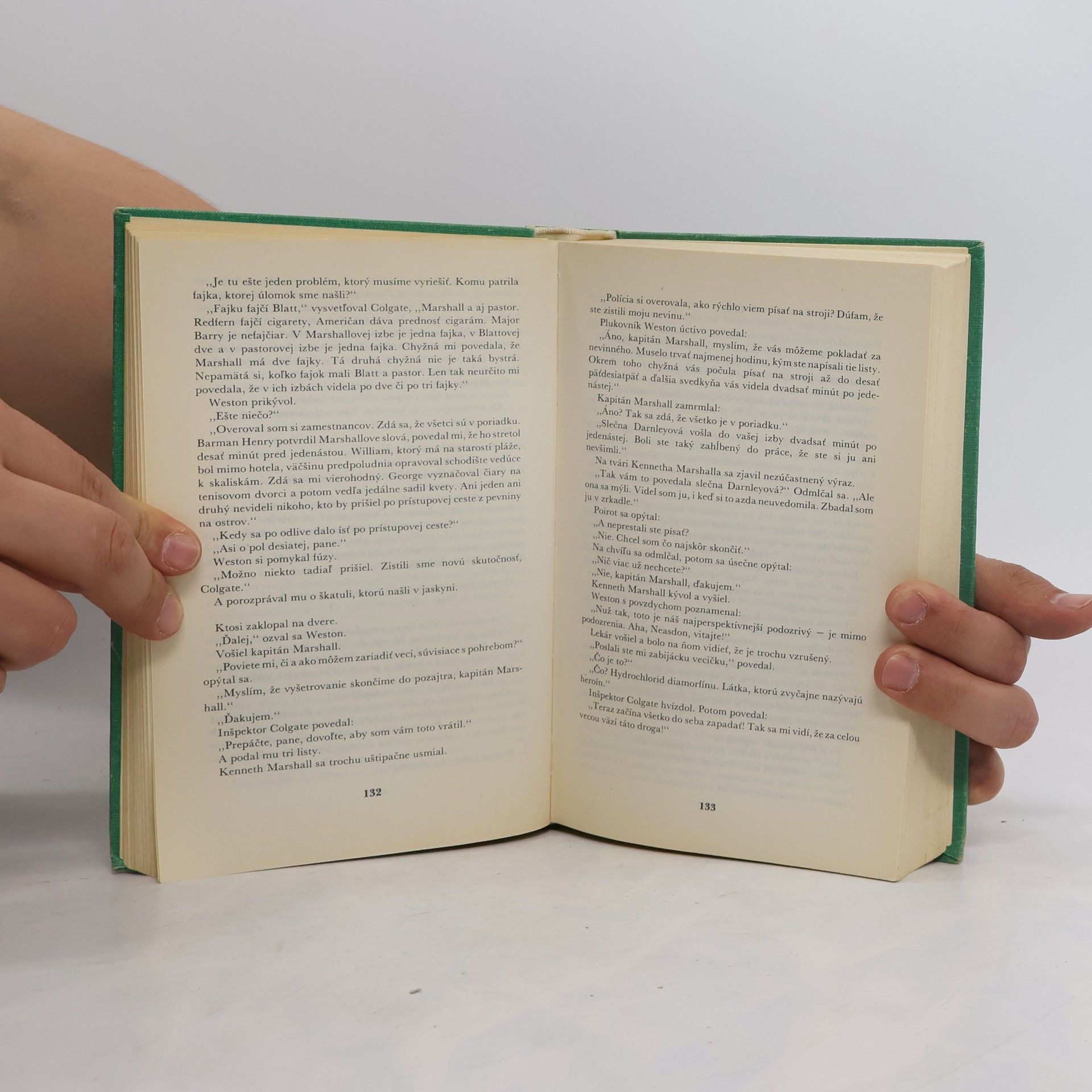 Agatha Christie Zlo pod slnkom. Po pohrebe. Mačka medzi holubmi