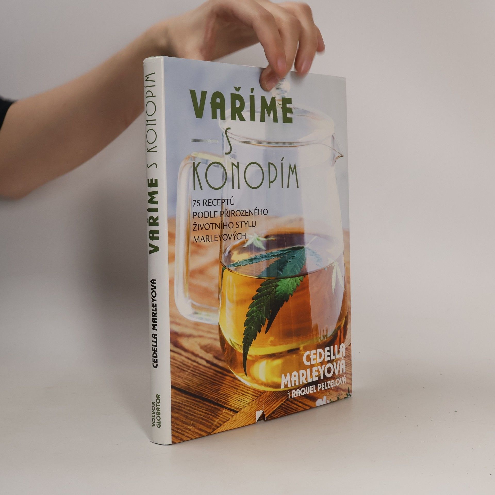 Raquel Pelzel Vaříme s konopím