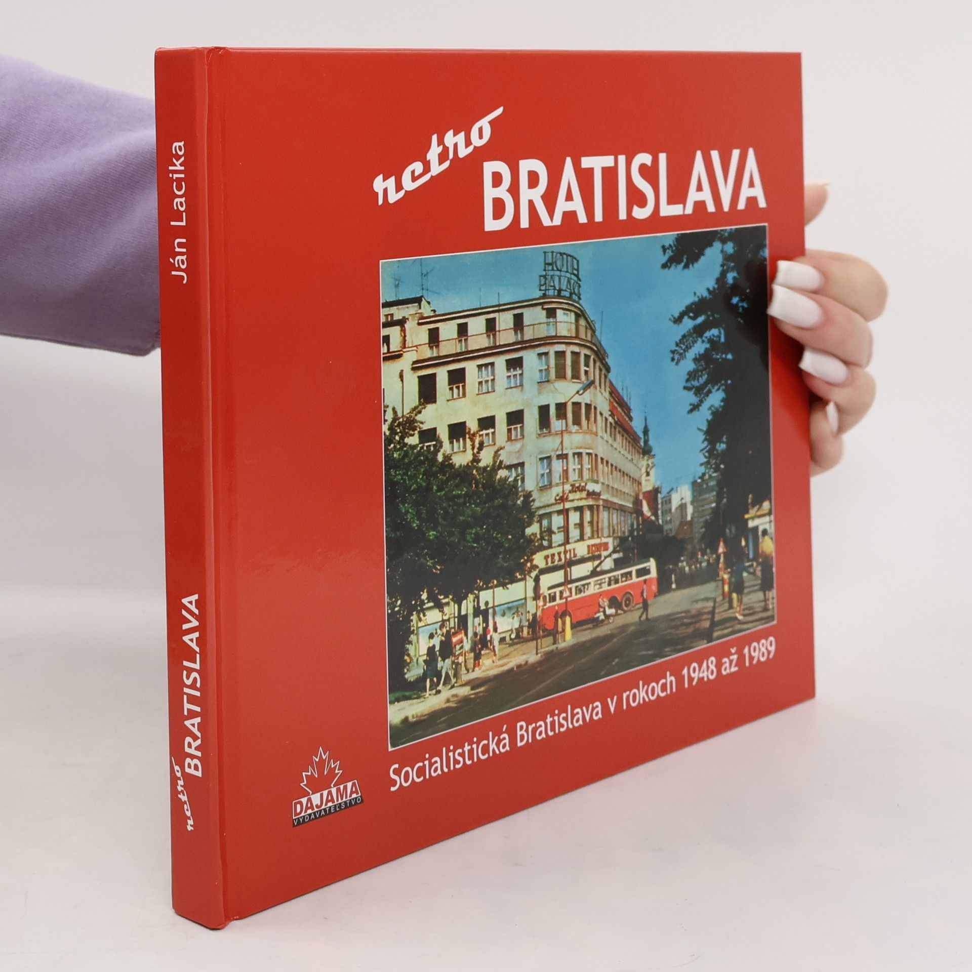 Rebecca Stephens Bratislava - retro socialistická Bratislava v rokoch 1948-1989