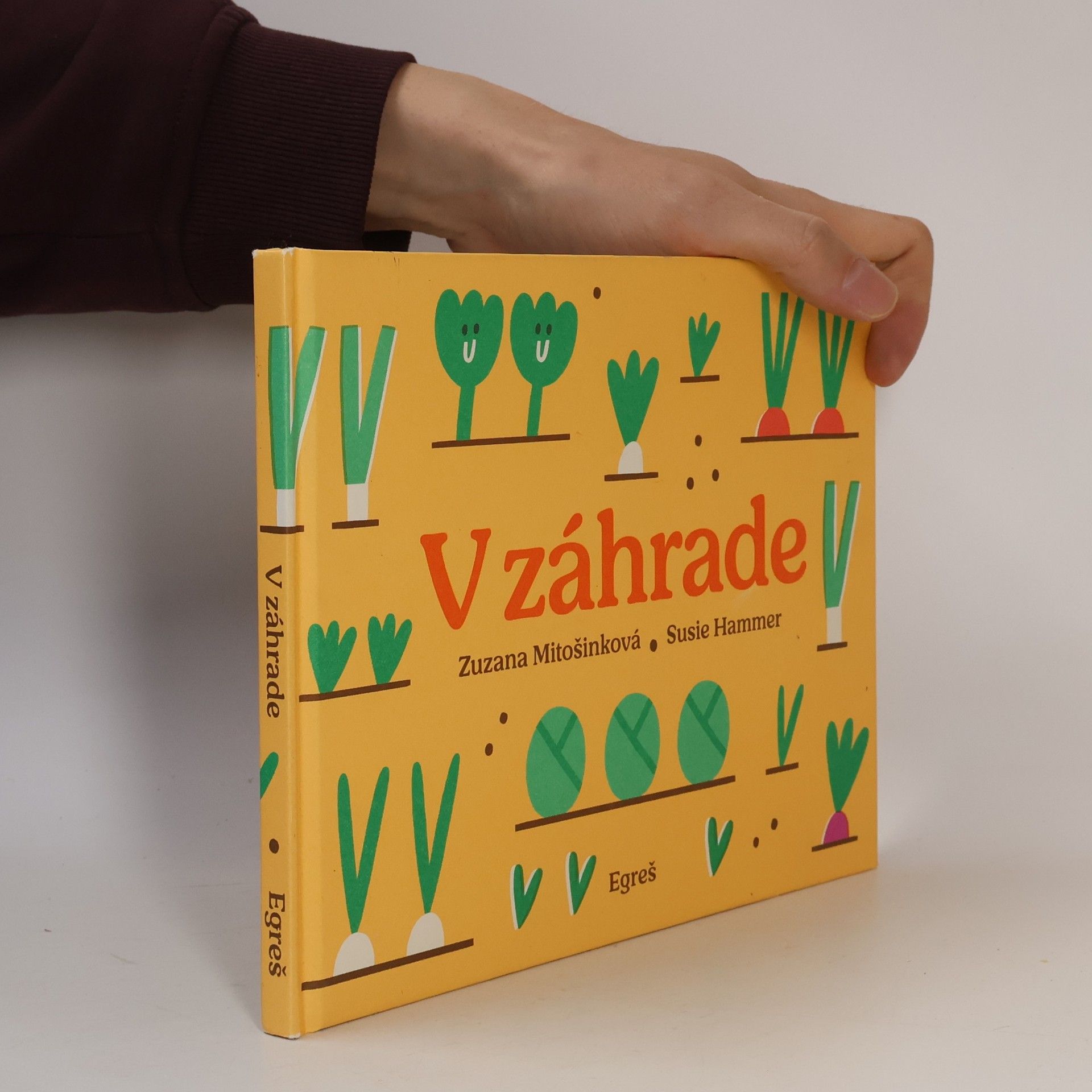 Susie Hammer V záhrade