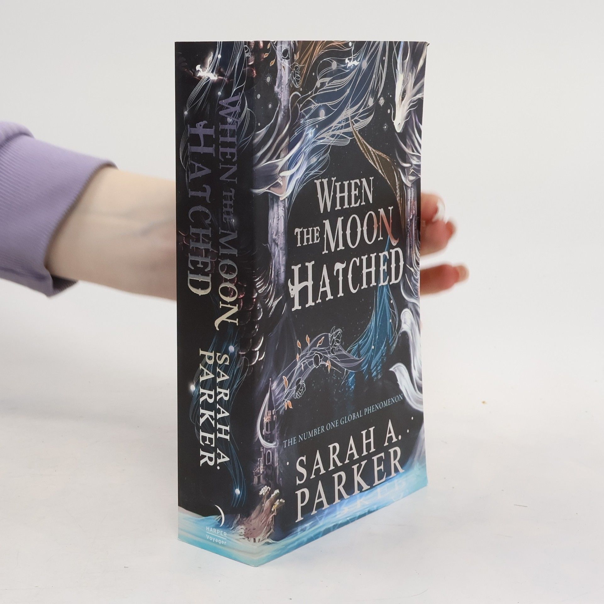 Sarah A. Parker When the Moon Hatched (The Moonfall Series, Book 1)