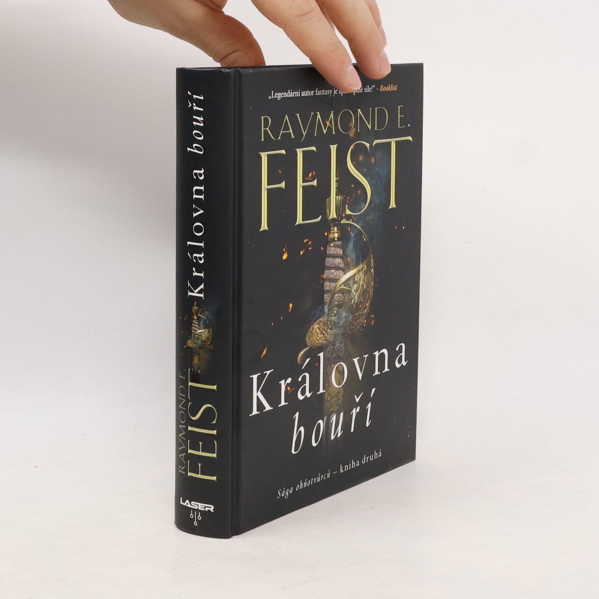 Raymond E. Feist Královna bouří