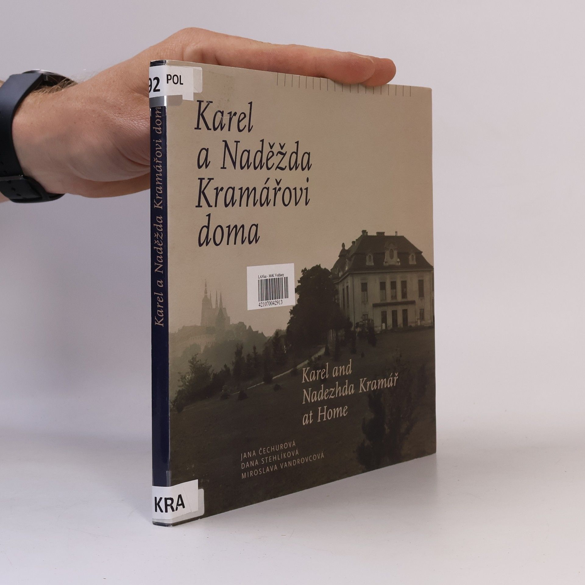 Miroslava Vandrovcová Karel a Naděžda Kramářovi doma. Karel and Nadezhda Kramář at home