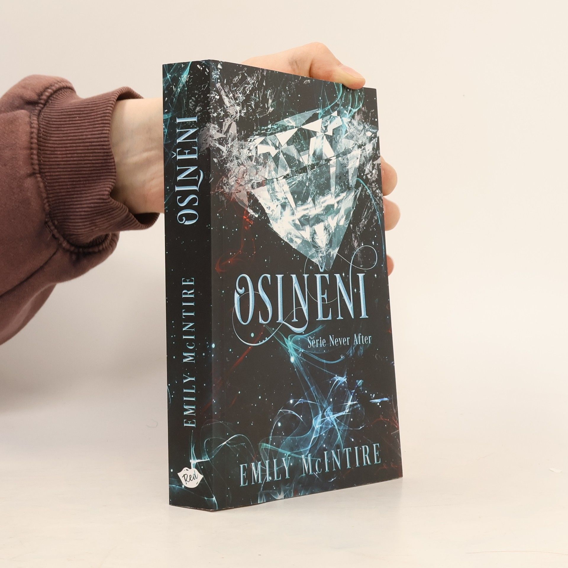 Emily McIntire Oslněni