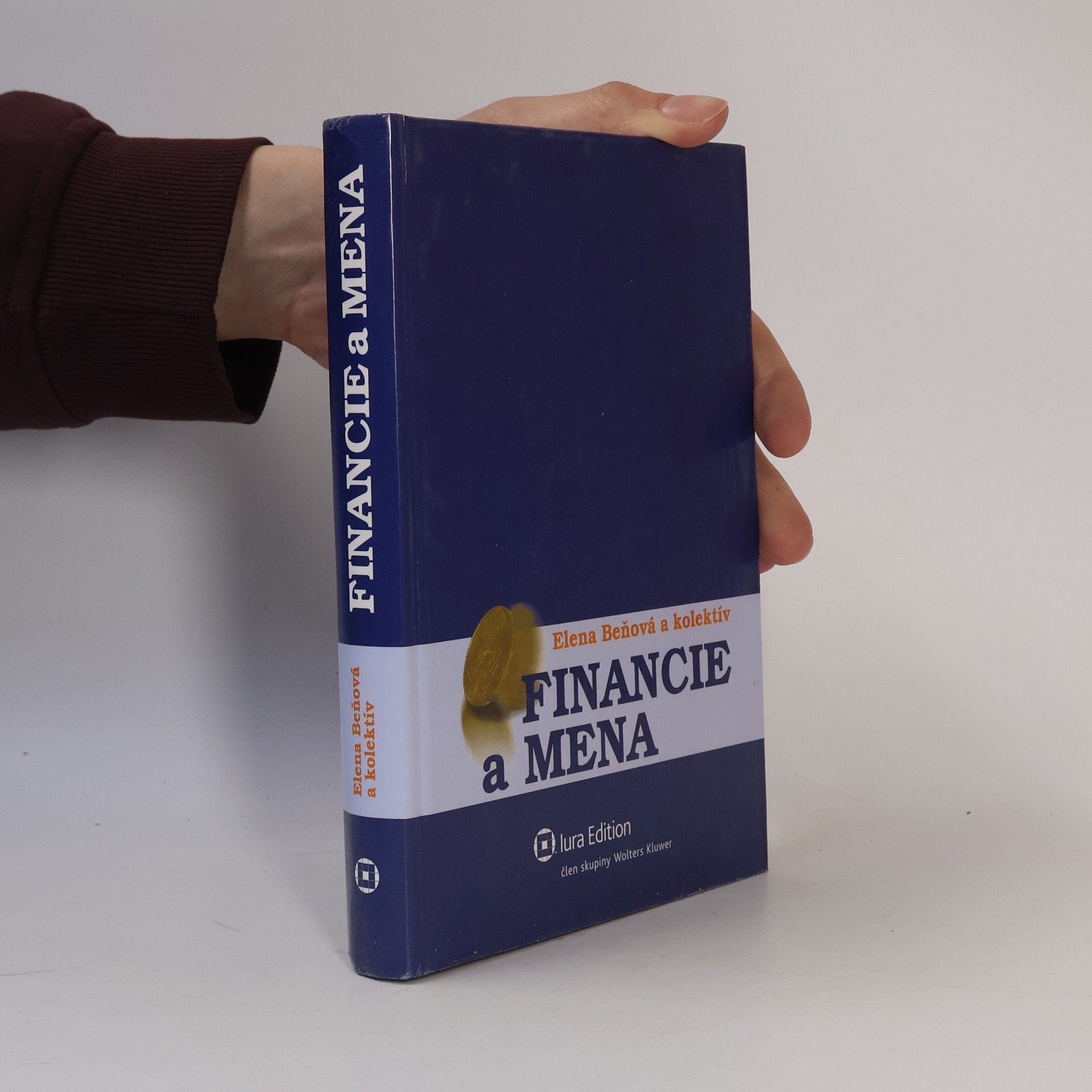 Elena Beňová Financie a mena