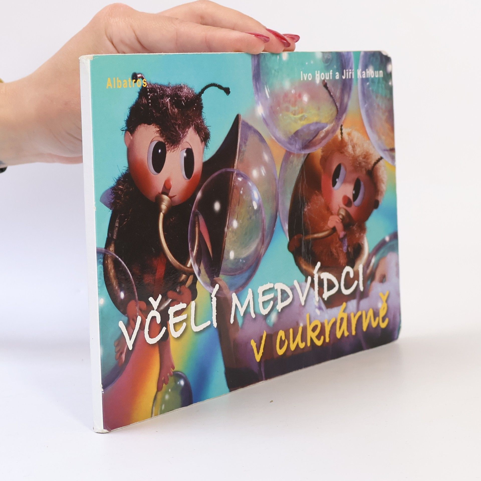 Radek Houf Včelí medvídci v cukrárně
