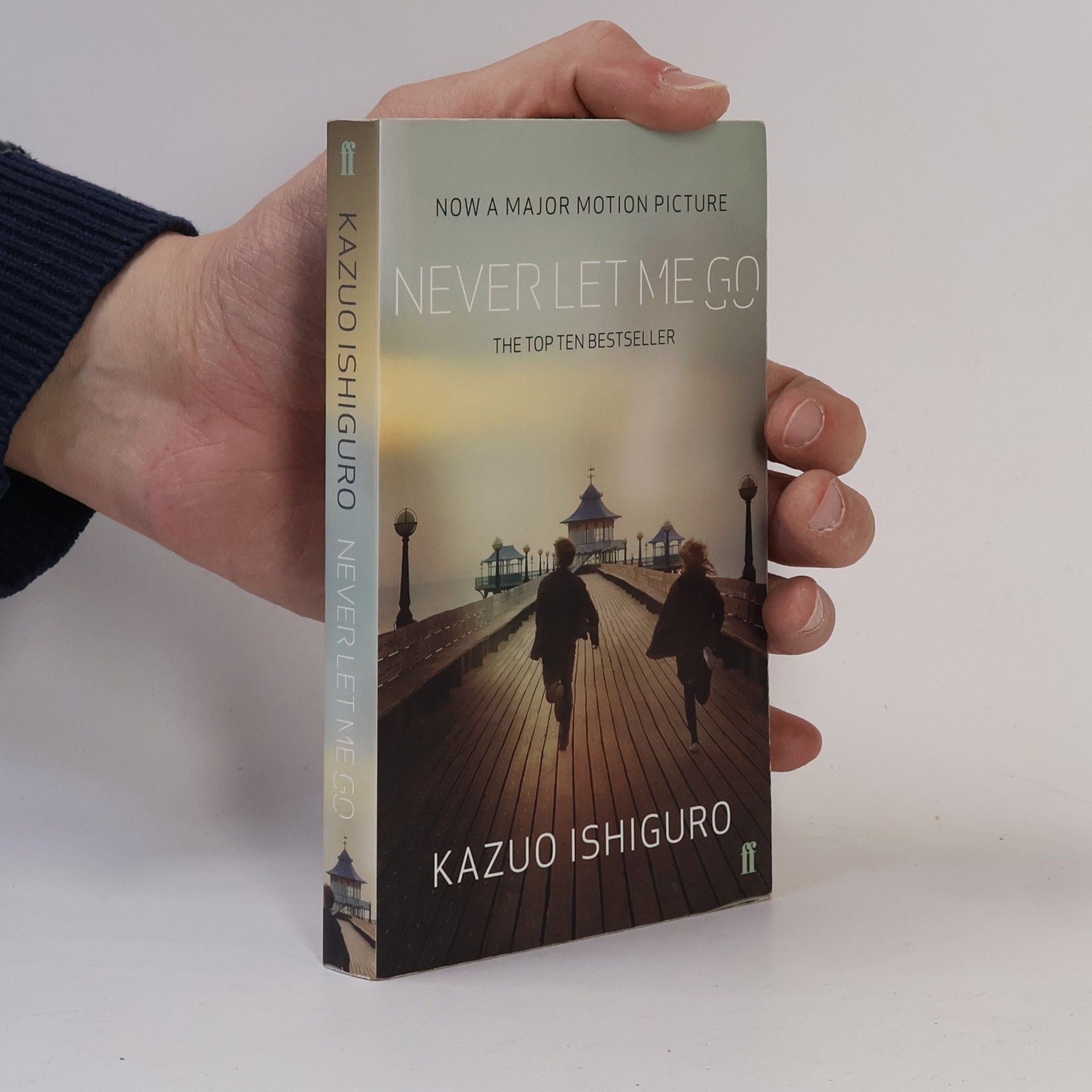 Kazuo Ishiguro Never Let Me Go