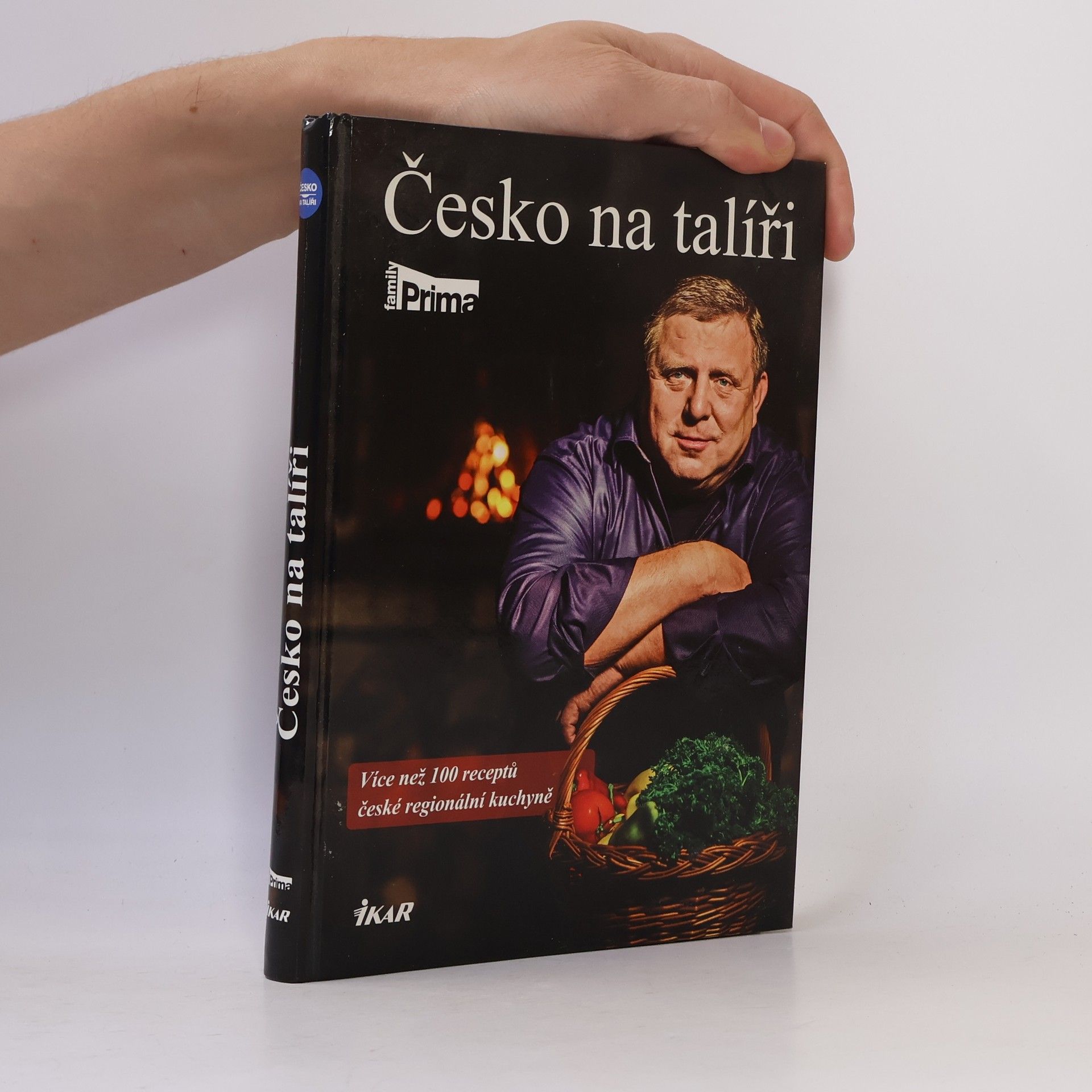 Česko na talíři: Více než 100 receptů české regionální kuchyně a několik mezinárodních specialit VIP hostů