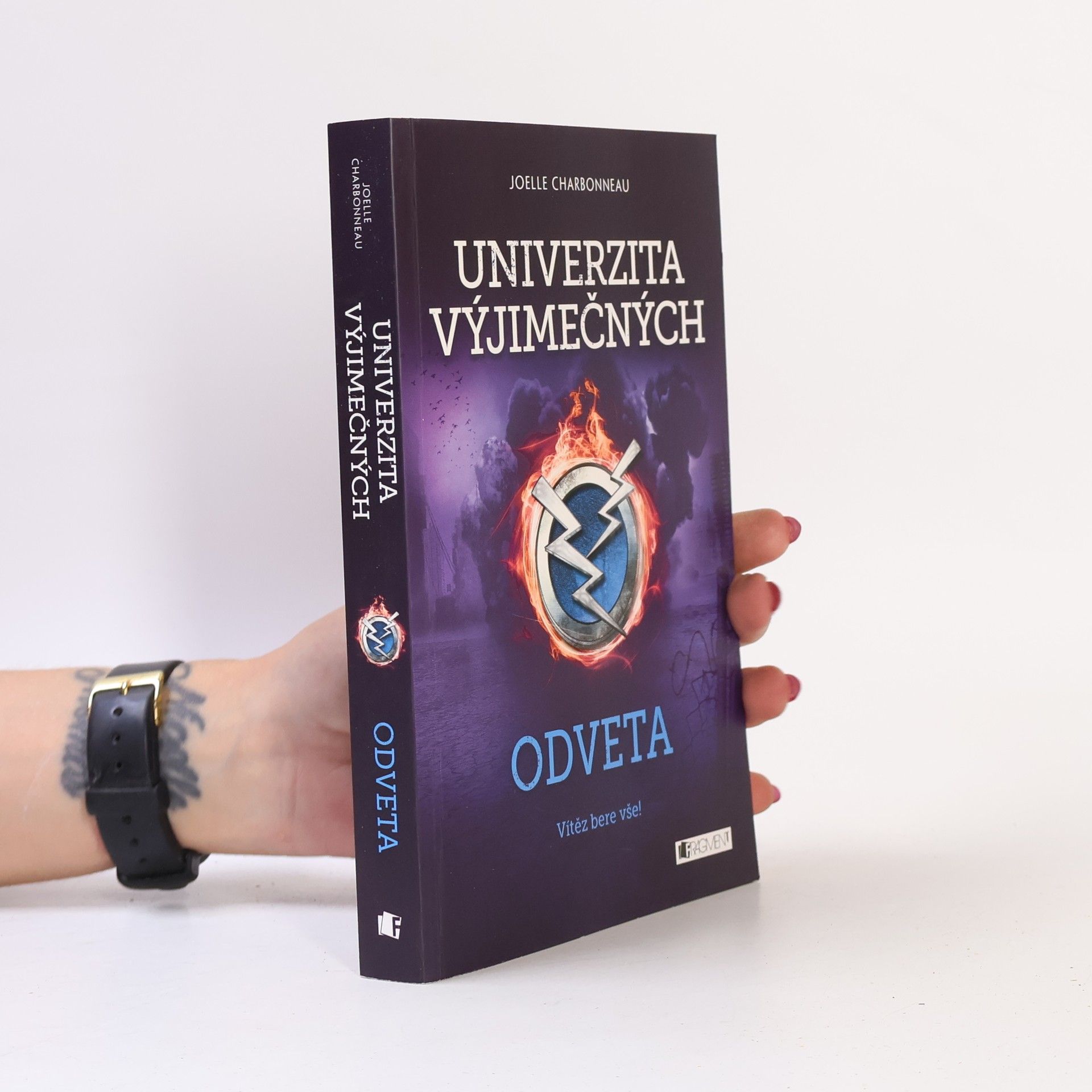 Joelle Charbonneau Univerzita výjimečných - Odveta