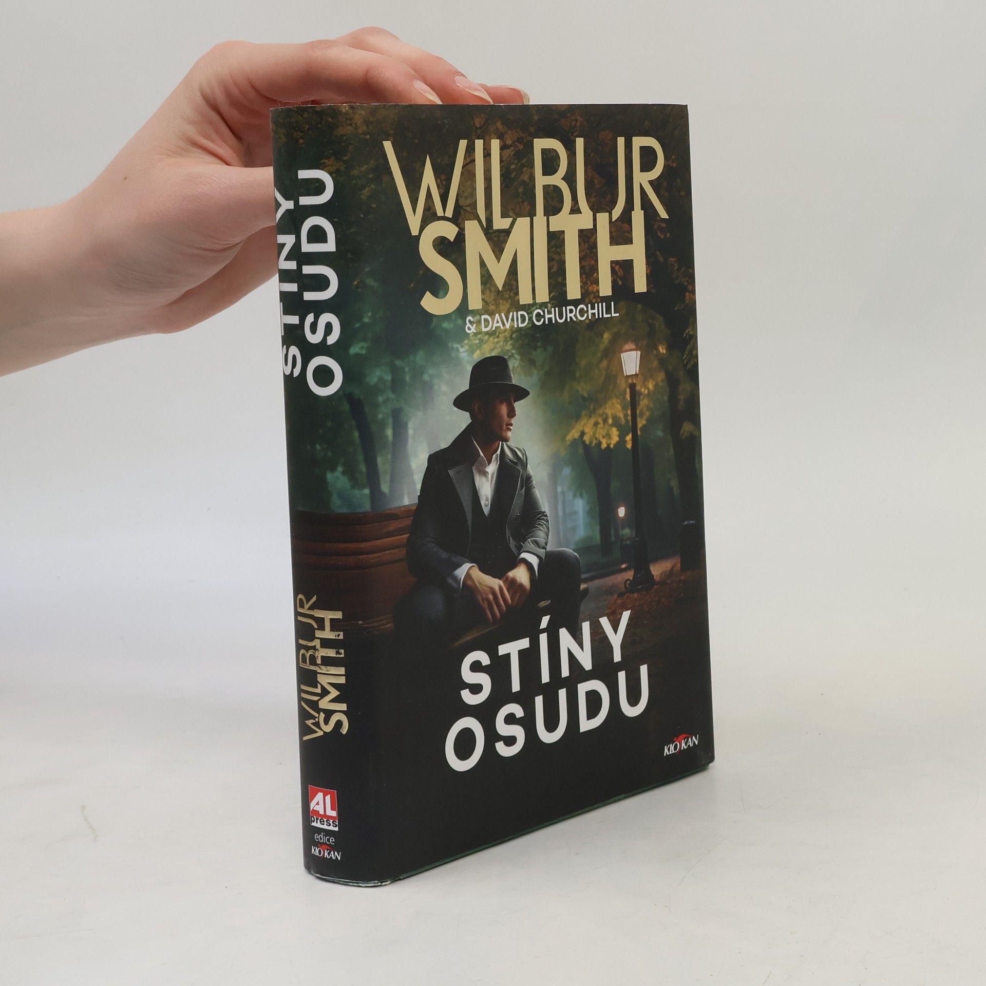 David Churchill Stíny osudu