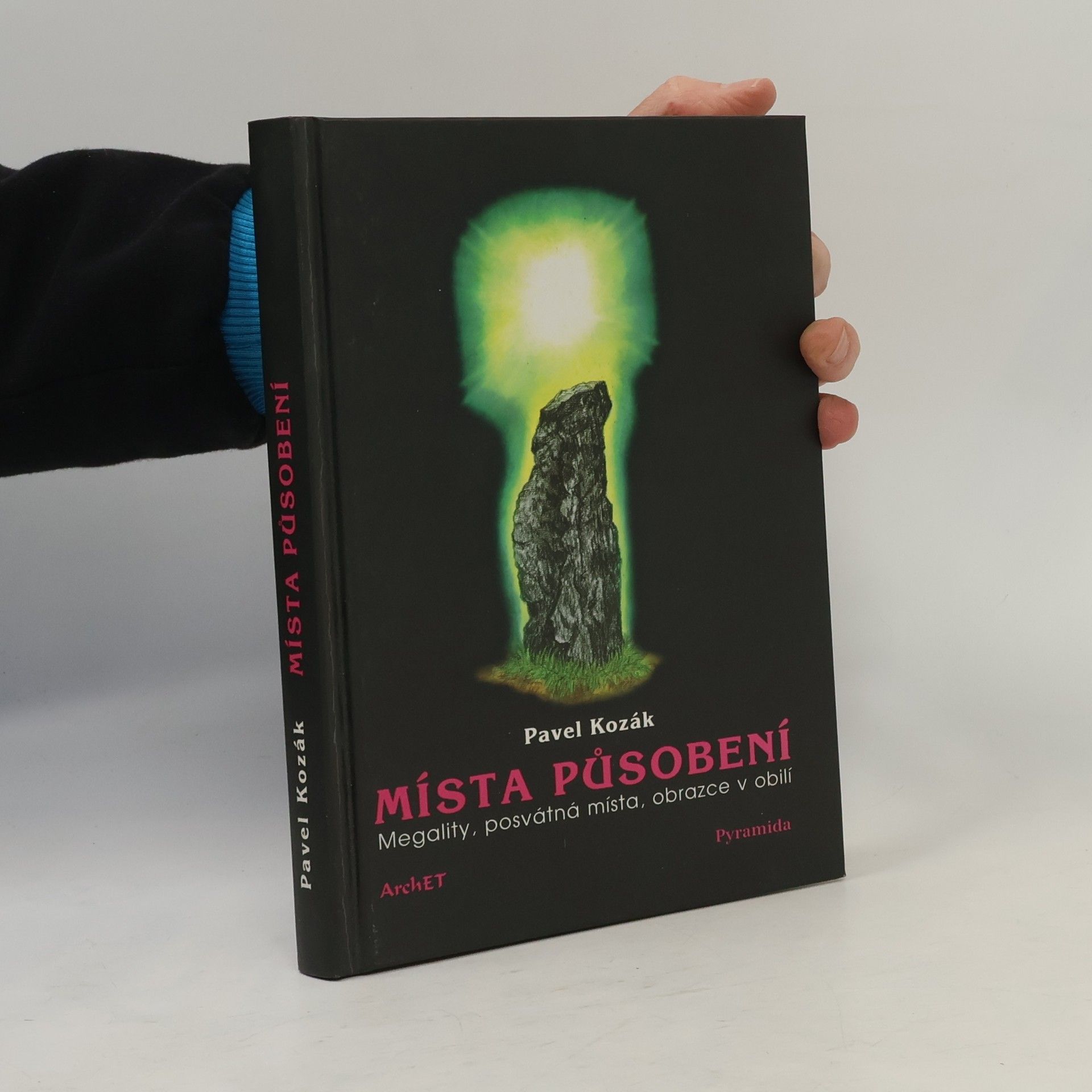 Pavel Kozák Místa působení : [megality, posvátná místa, obrazce v obilí]