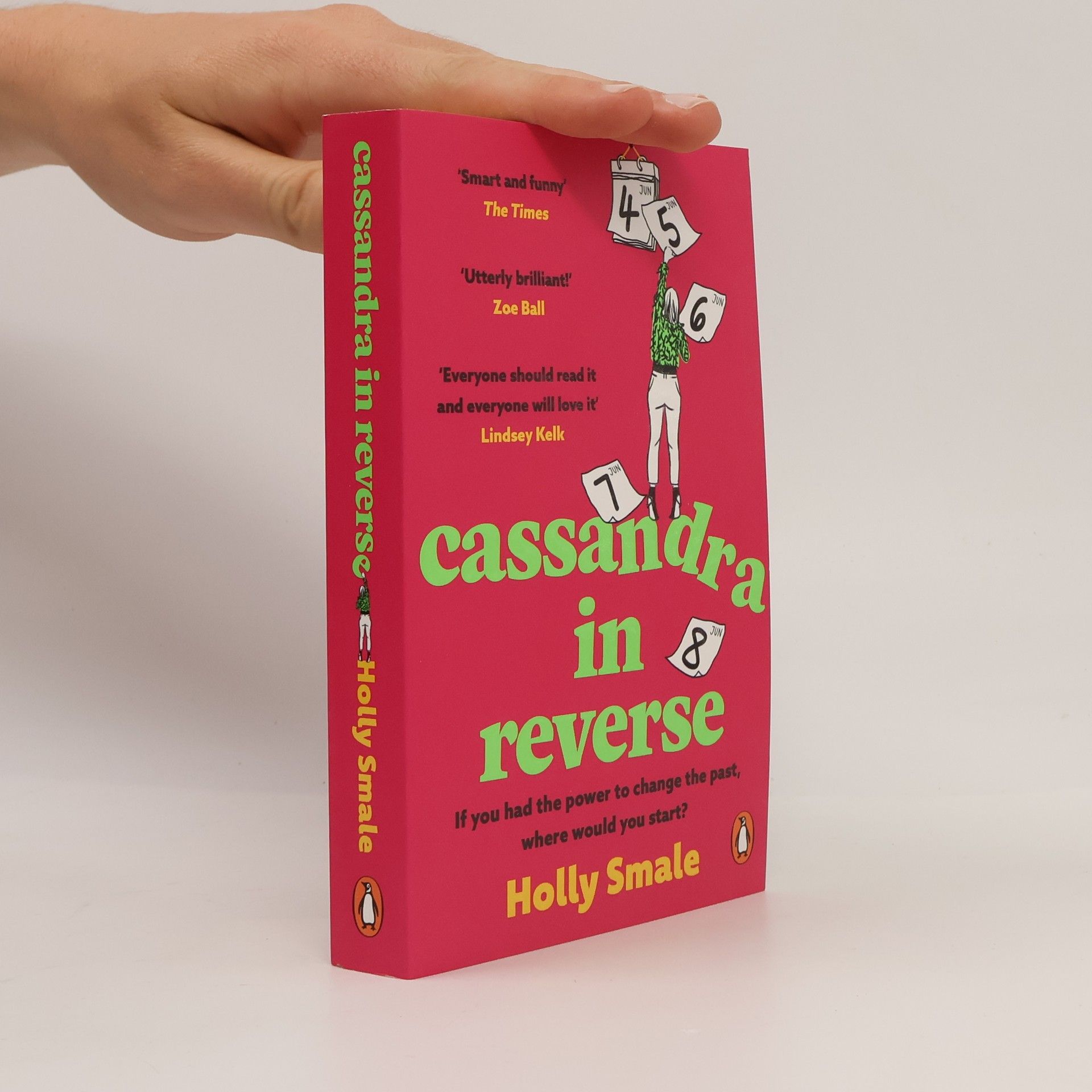 Holly Smale Cassandra in Reverse: The unforgettable Reese Witherspoon Book Club pick