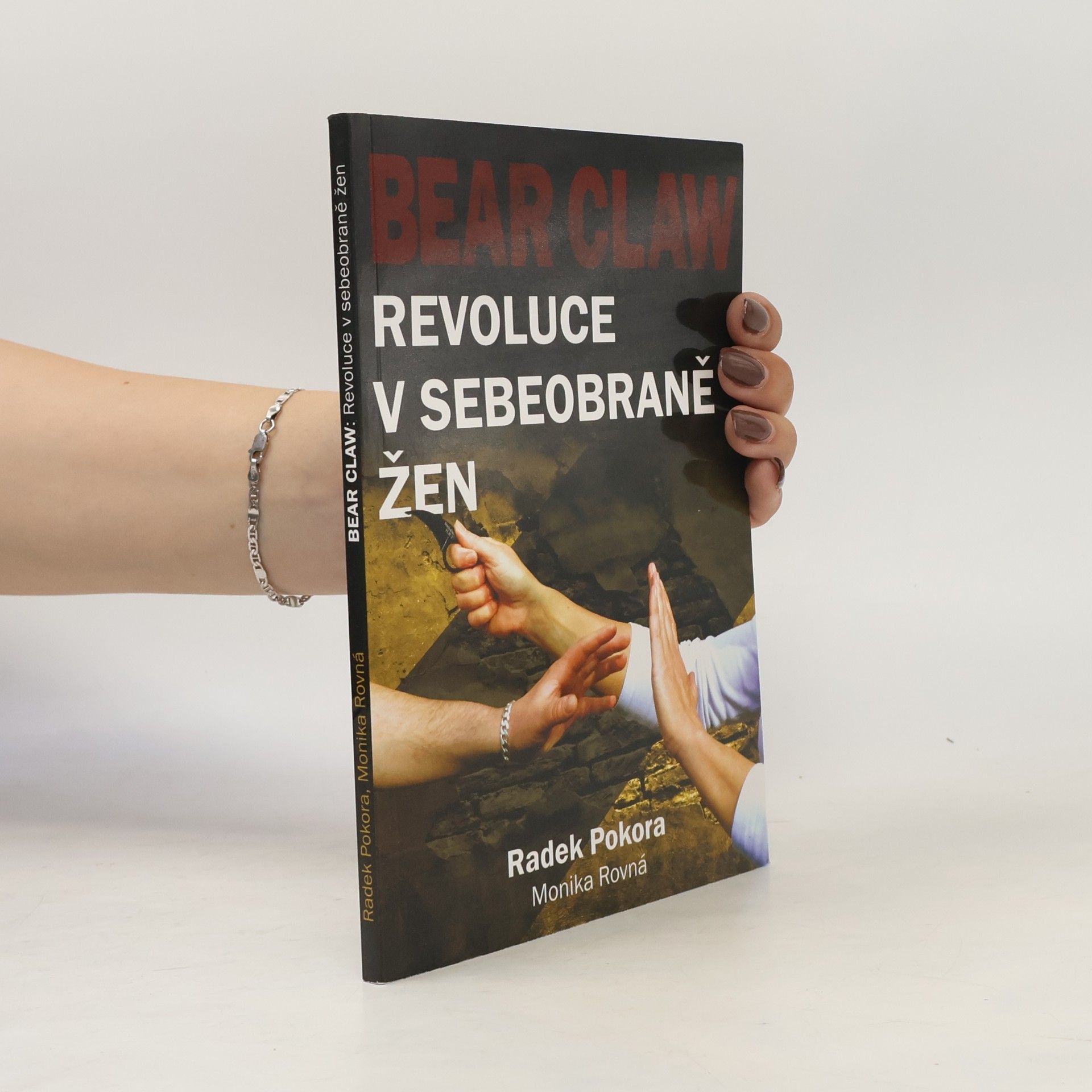 Monika Rovná Bear claw : revoluce v sebeobraně žen